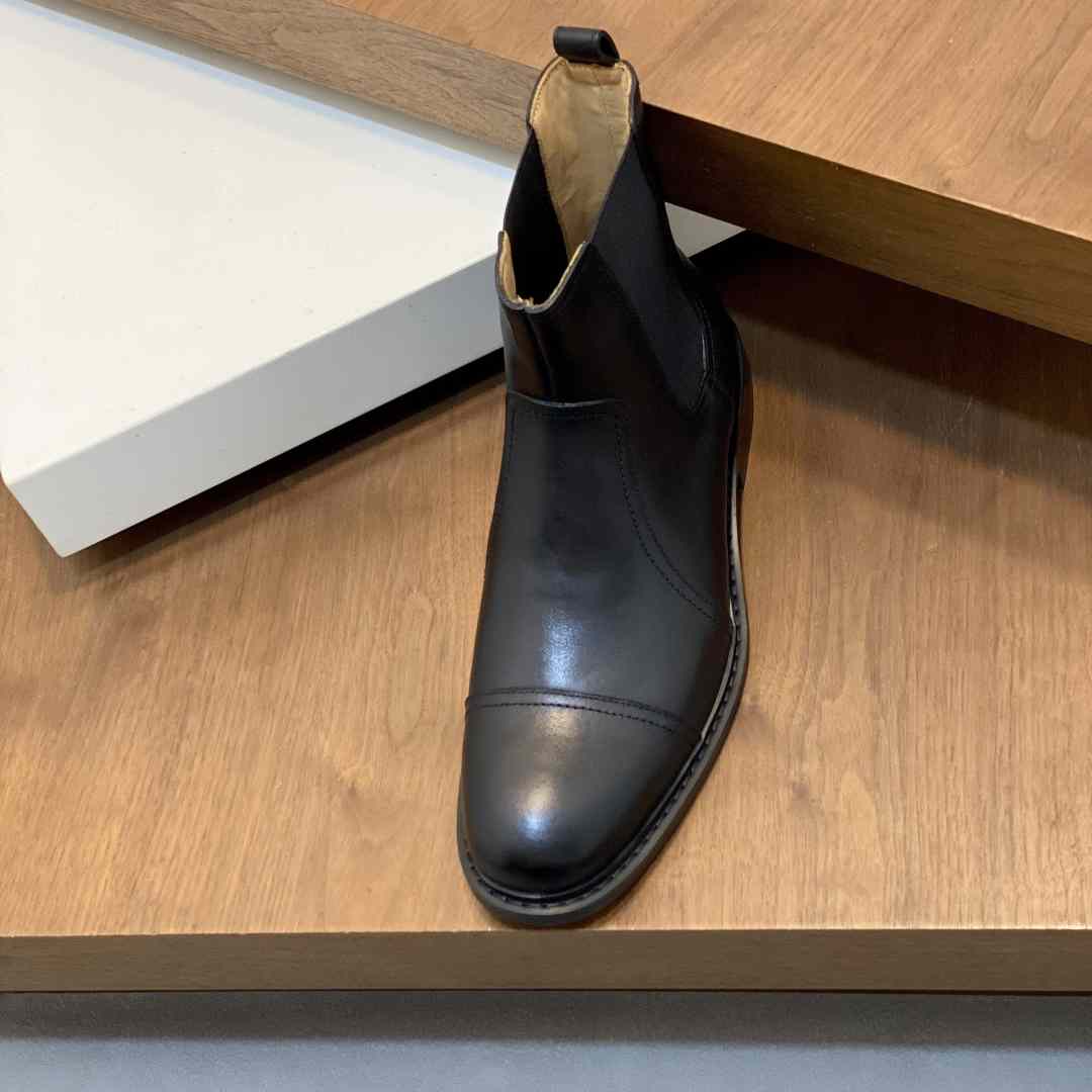 Gucci Leather Ankle Boots - DesignerGu