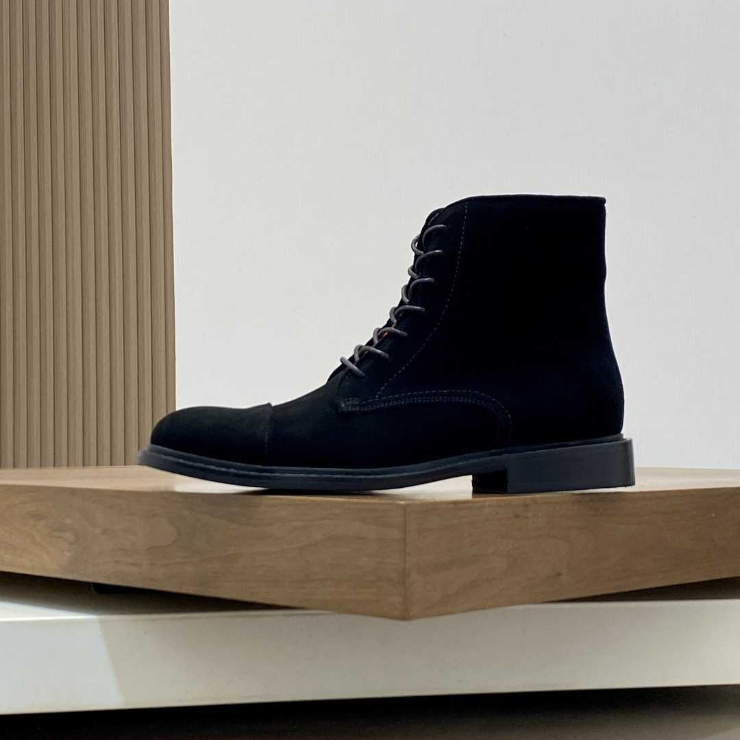Gucci Men's Suede Lace-Up Boots - DesignerGu
