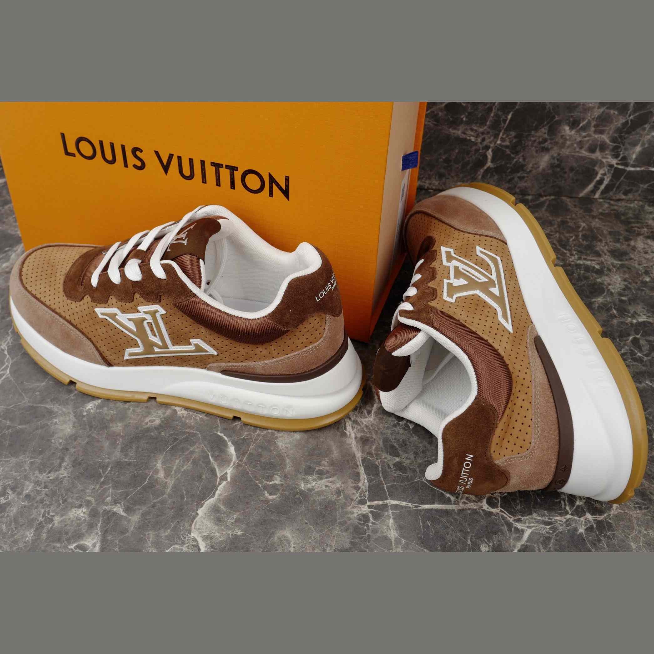 Louis Vuitton LV Classic Sneaker   1AIOJ3 - DesignerGu