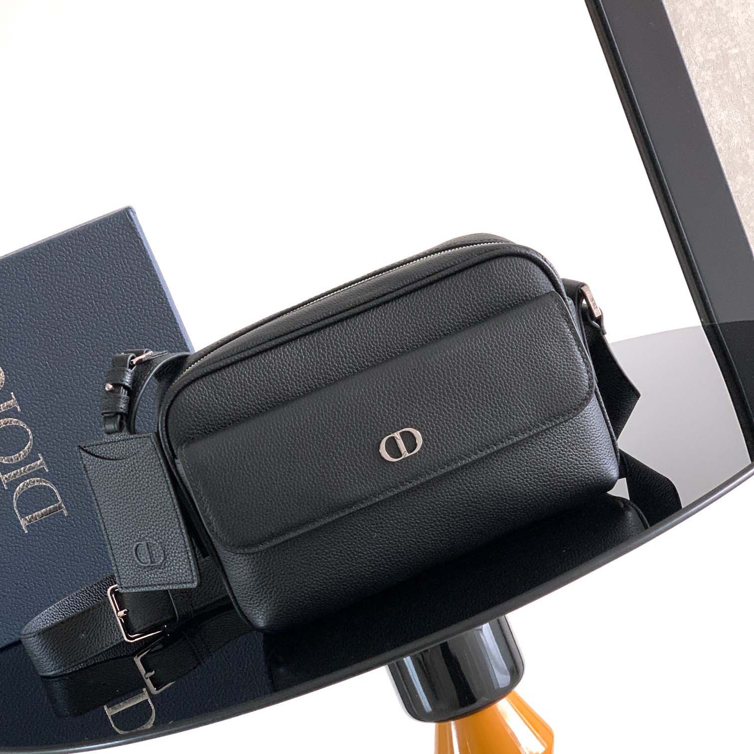 Dior CD Icon Zipped Messenger Bag  - DesignerGu