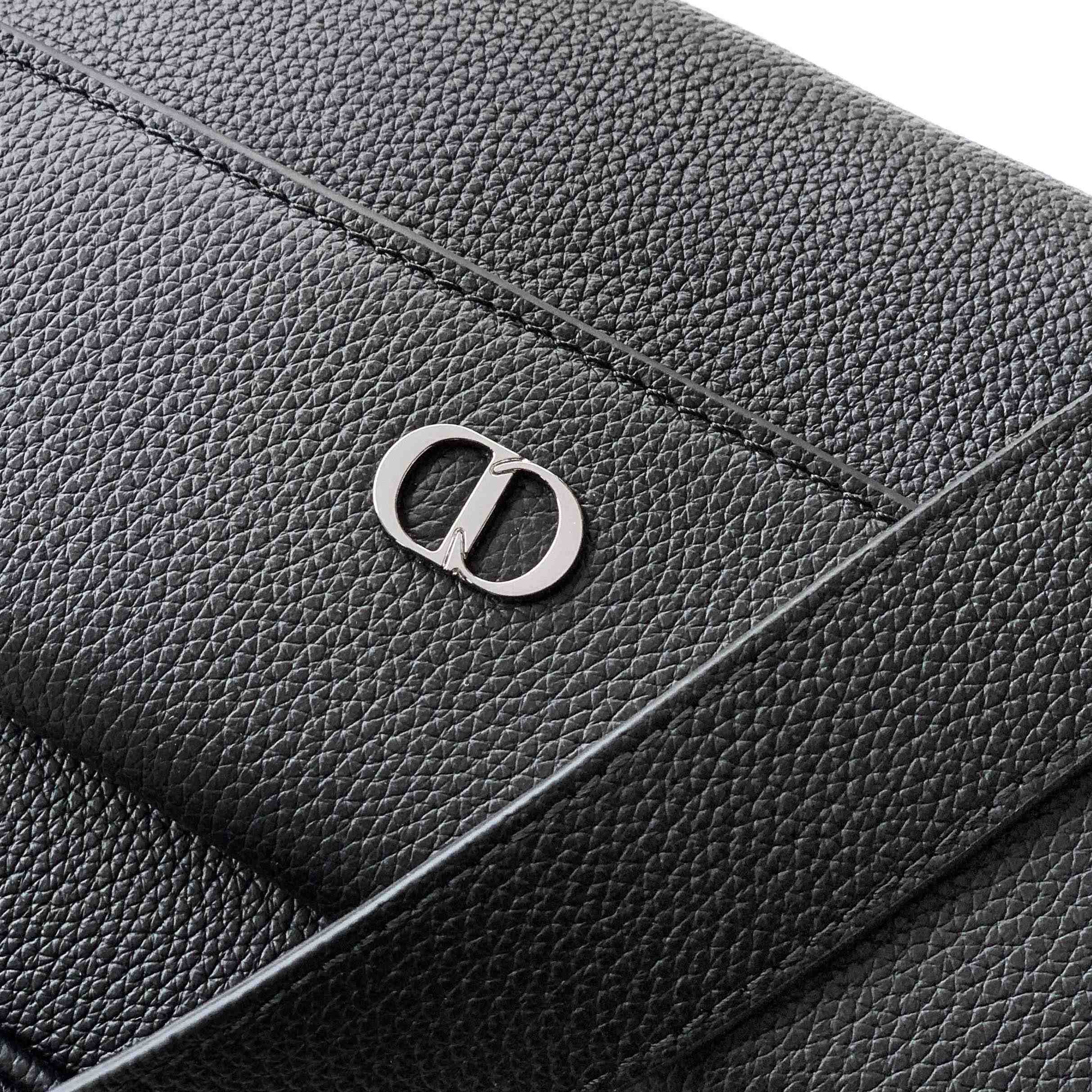 Dior CD Icon Zipped Messenger Bag  - DesignerGu