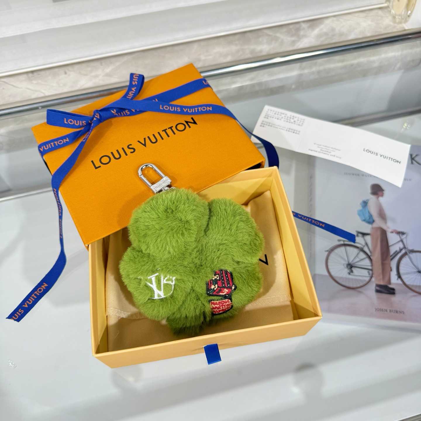 Louis Vuitton LV Lucky Trefoil Bag Charm   M03170 - DesignerGu