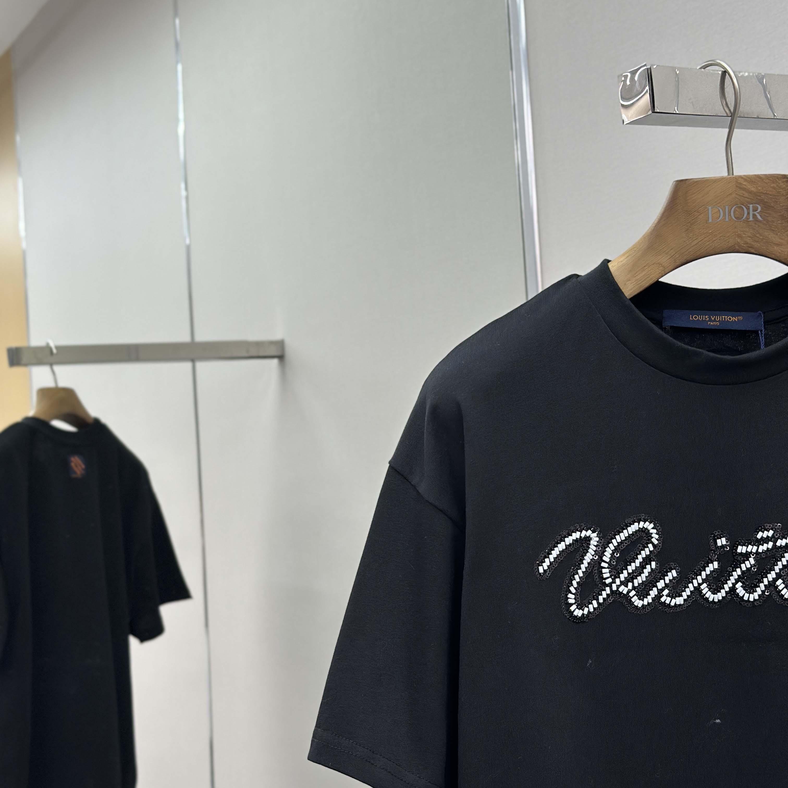 Louis Vuitton Embellished Signature Short-Sleeved T-Shirt   1AJCFH - DesignerGu