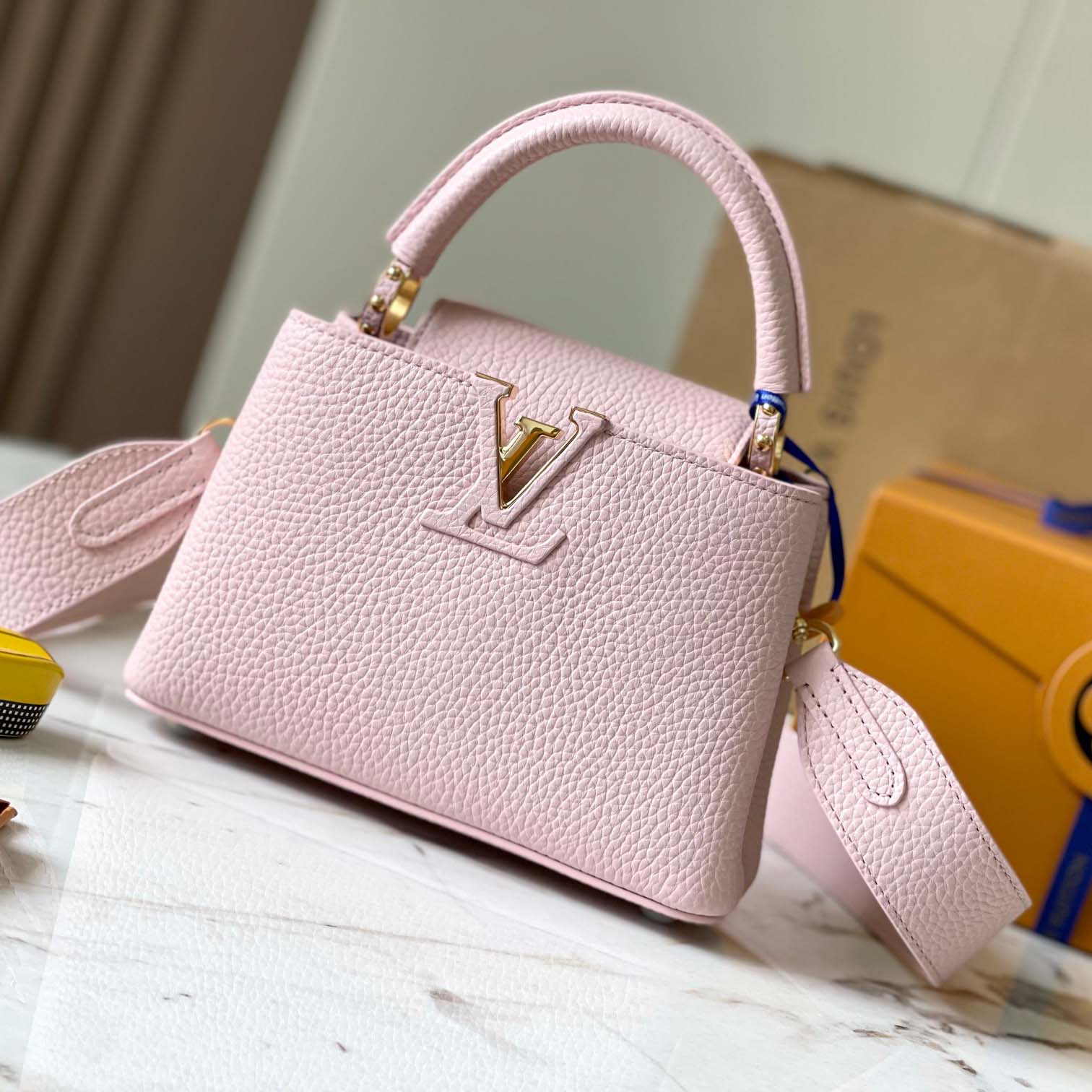 Louis Vuitton Capucines Mini   M59433 - DesignerGu