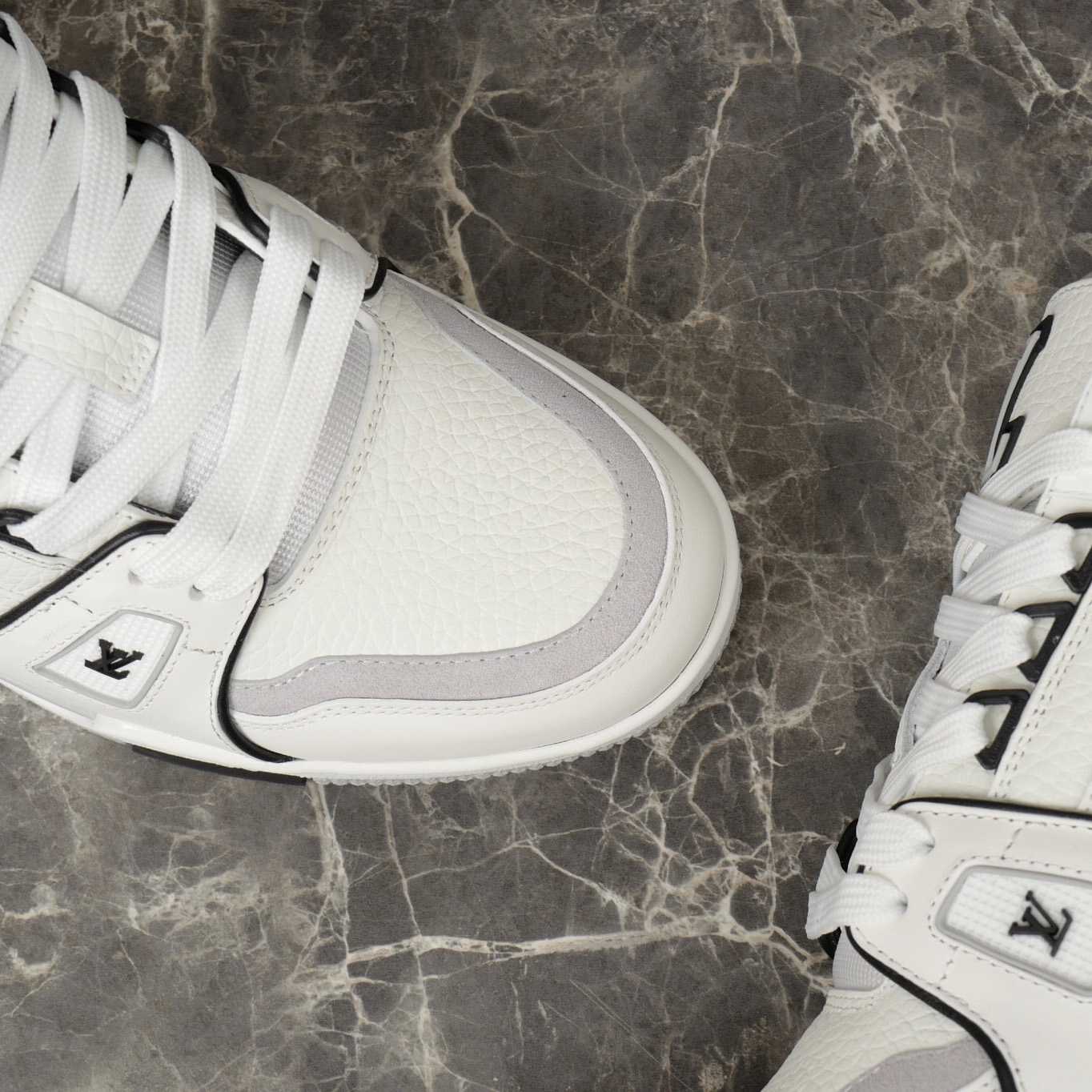 Louis Vuitton LV Trainer Sneaker   1AIJ48 - DesignerGu