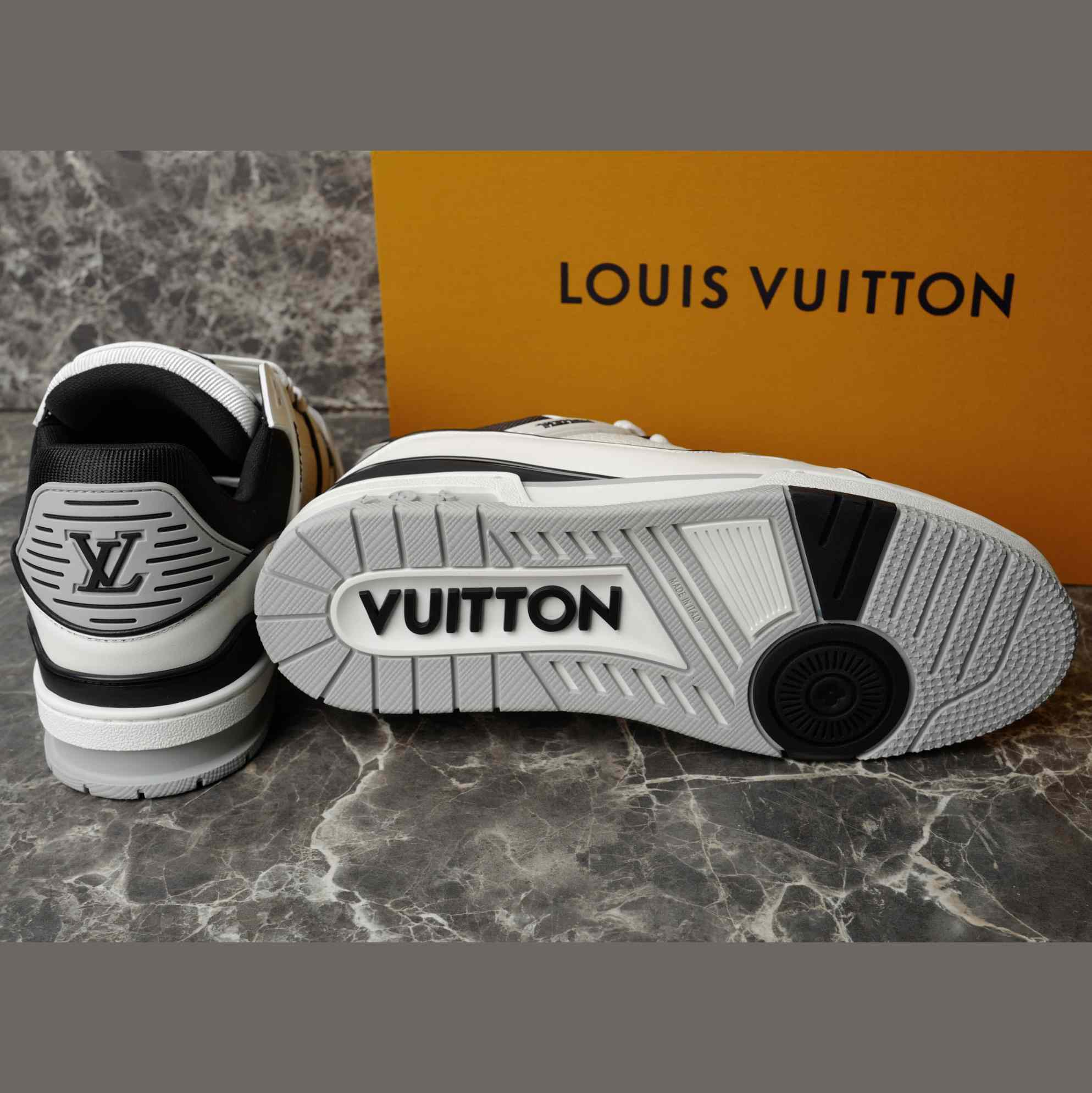 Louis Vuitton LV Trainer Sneaker   1AIJ48 - DesignerGu