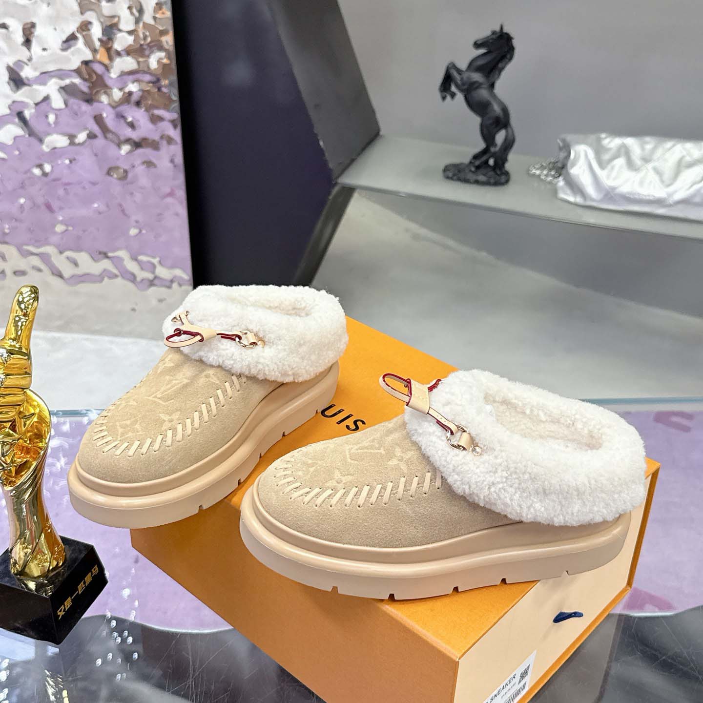 Louis Vuitton Cortina Closed Mule   1AITI6 - DesignerGu