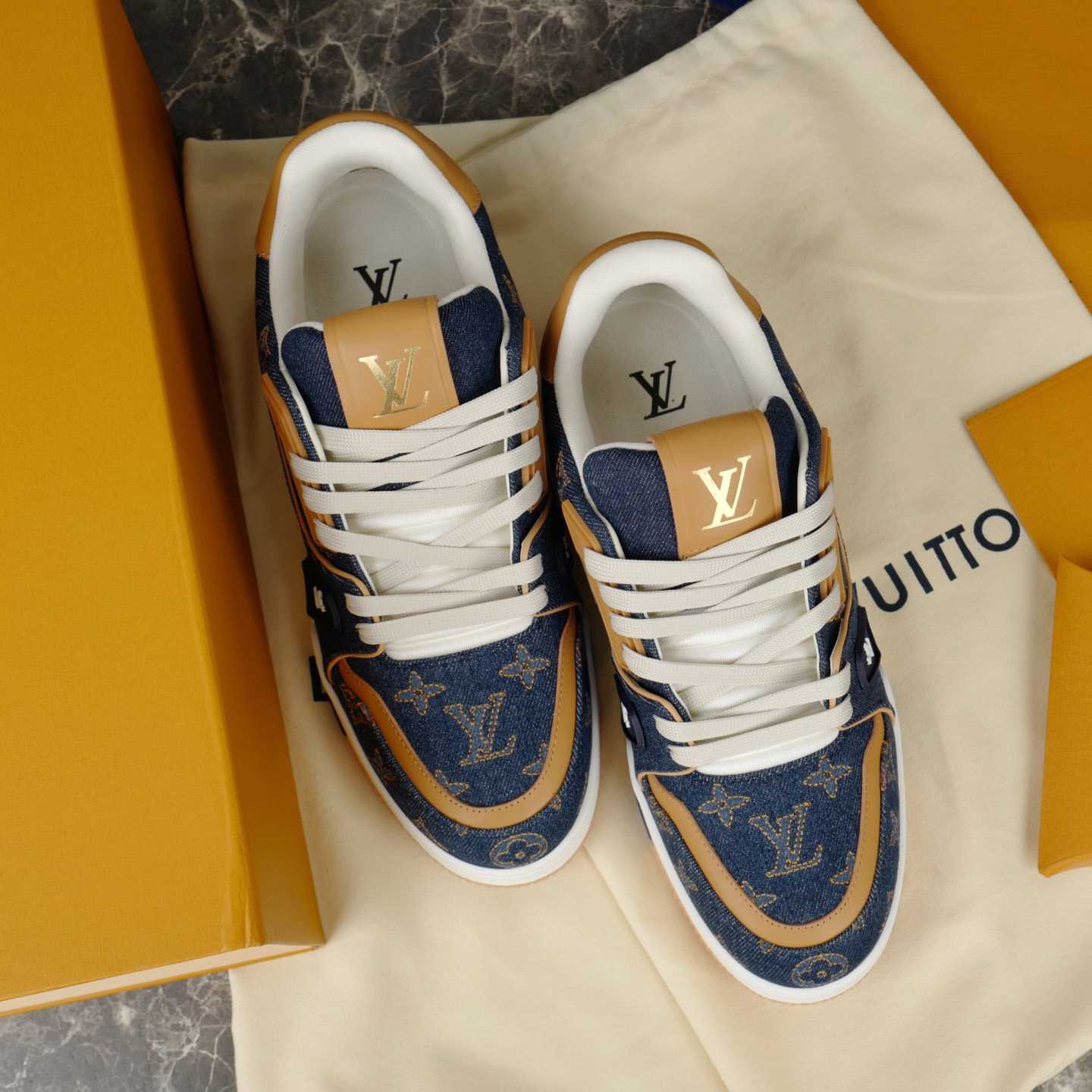 Louis Vuitton LV Trainer Sneaker   1AJ354 - DesignerGu