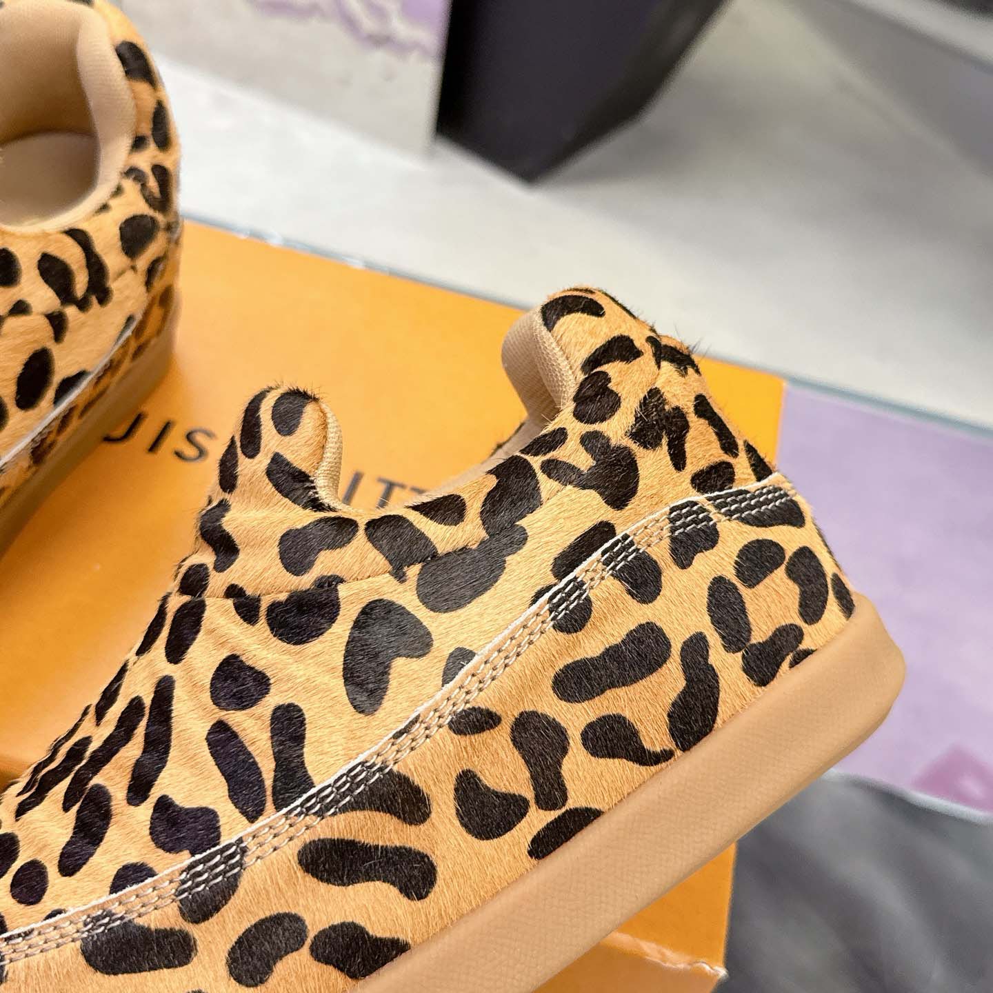 Louis Vuitton LV Yeti Slip On   1AIKKQ - DesignerGu