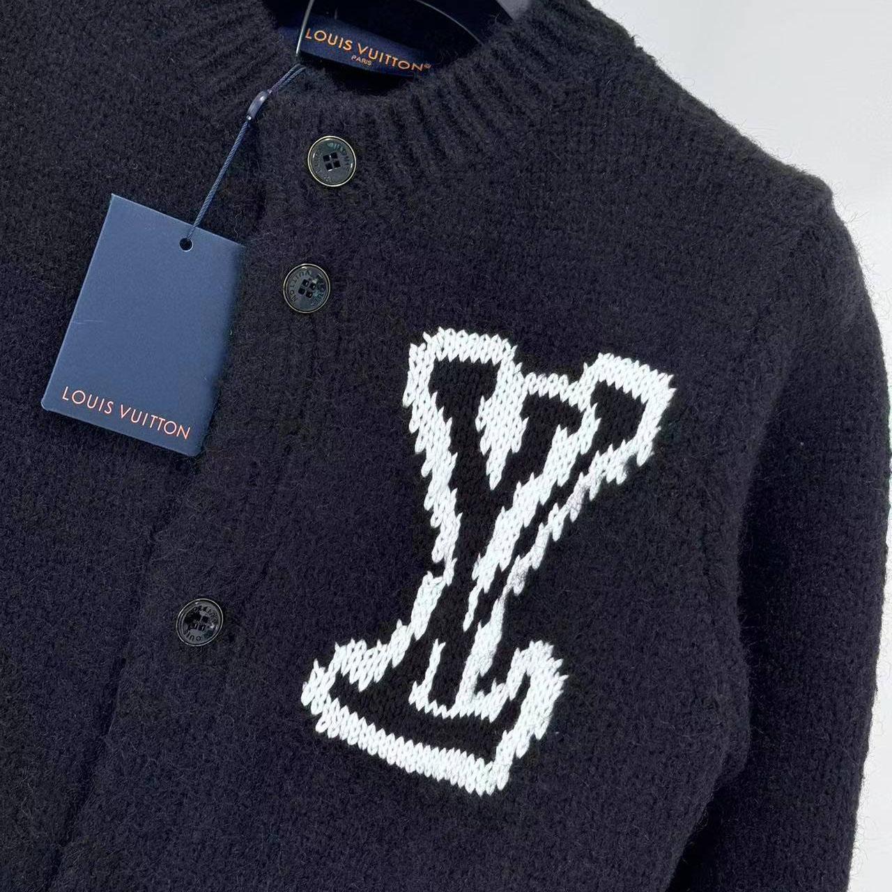 Louis Vuitton Chunky Intarsia Signature Cardigan   1AJBXP - DesignerGu