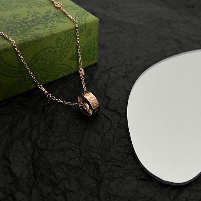 Gucci Icon Round Heart Cut Out Pendant - DesignerGu