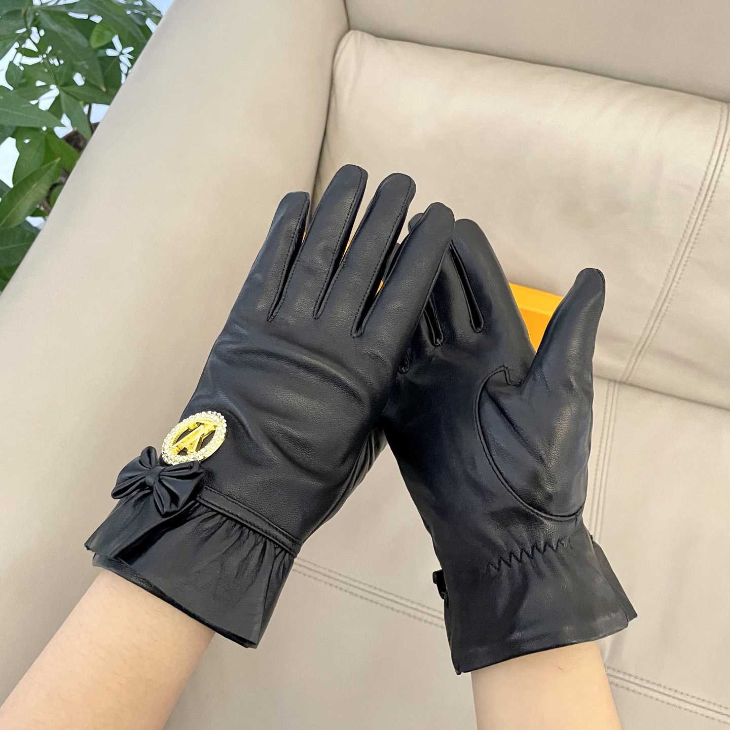 Louis Vuitton Gloves - DesignerGu