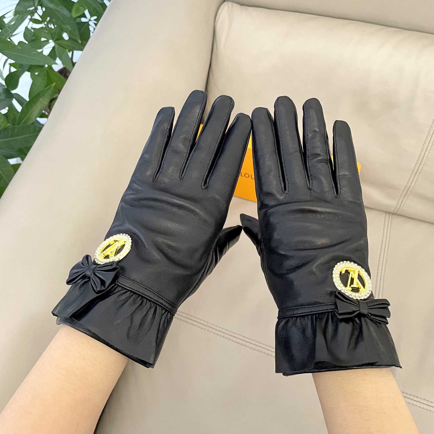 Louis Vuitton Gloves - DesignerGu