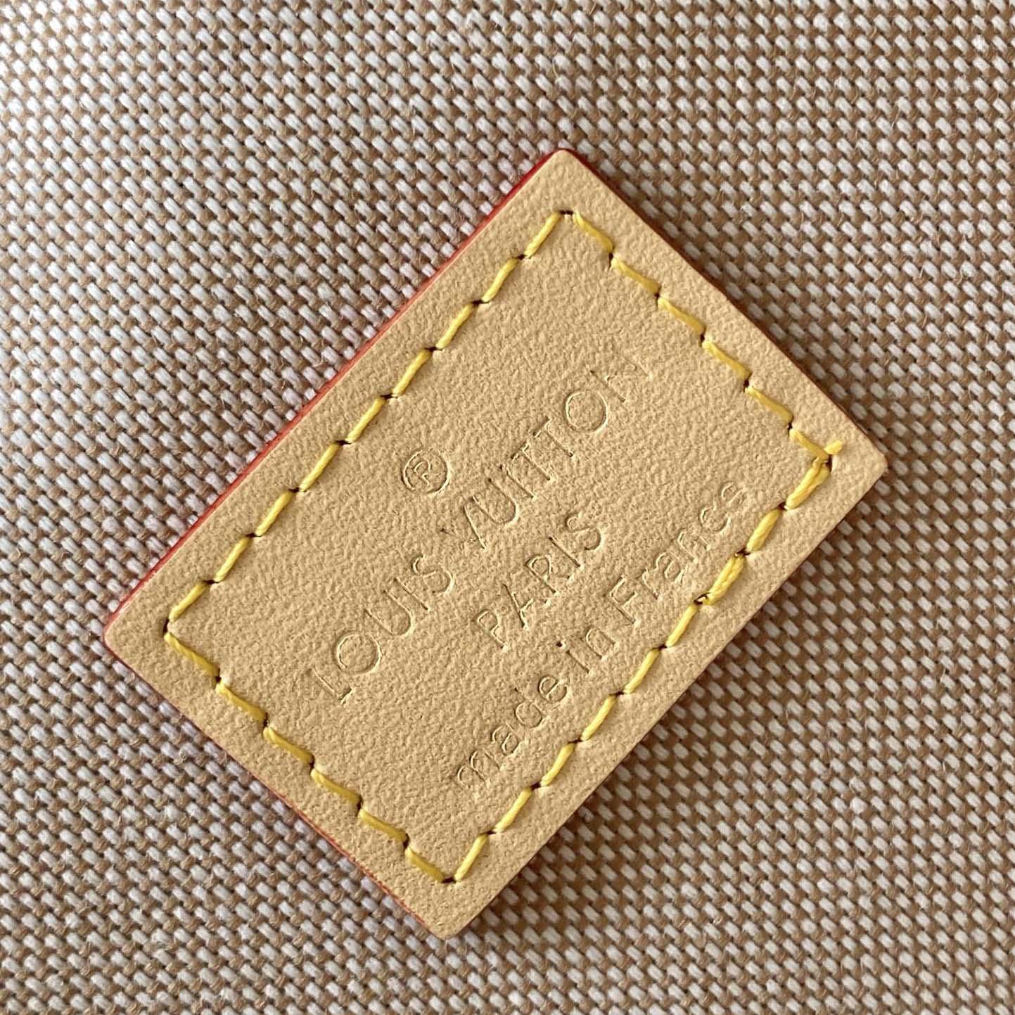 Louis Vuitton Steamer Wearable Wallet    M40674  - DesignerGu