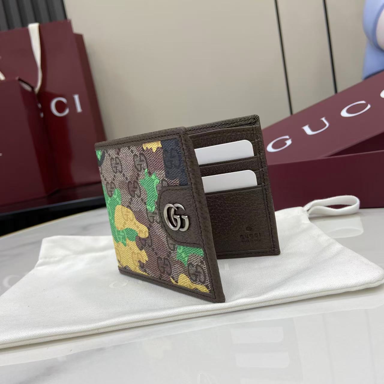Gucci GG Bi-fold Wallet - DesignerGu