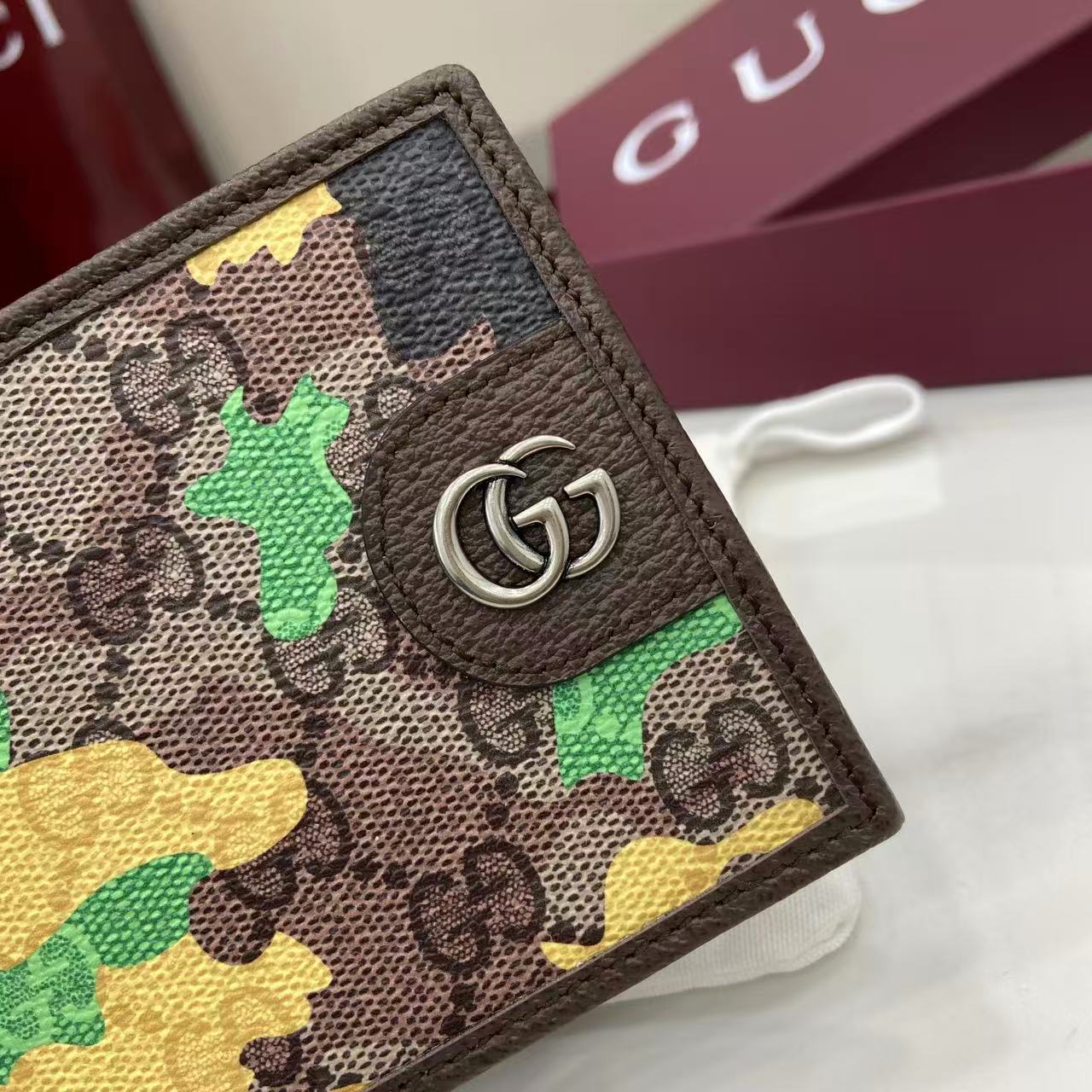 Gucci GG Bi-fold Wallet - DesignerGu