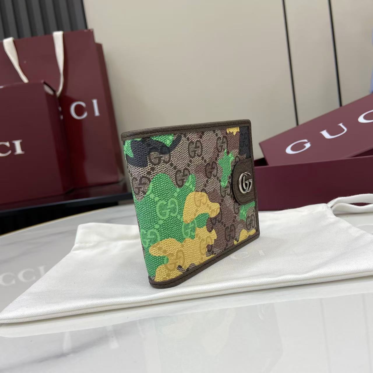 Gucci GG Bi-fold Wallet - DesignerGu