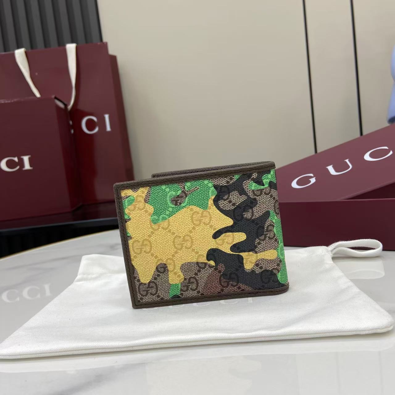 Gucci GG Bi-fold Wallet - DesignerGu
