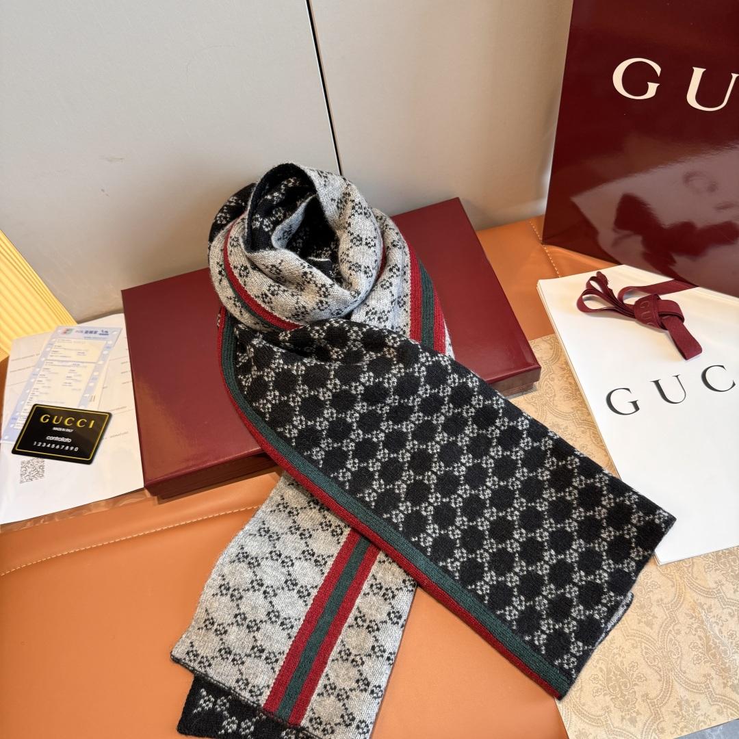 Gucci GG Supreme Scarf - DesignerGu