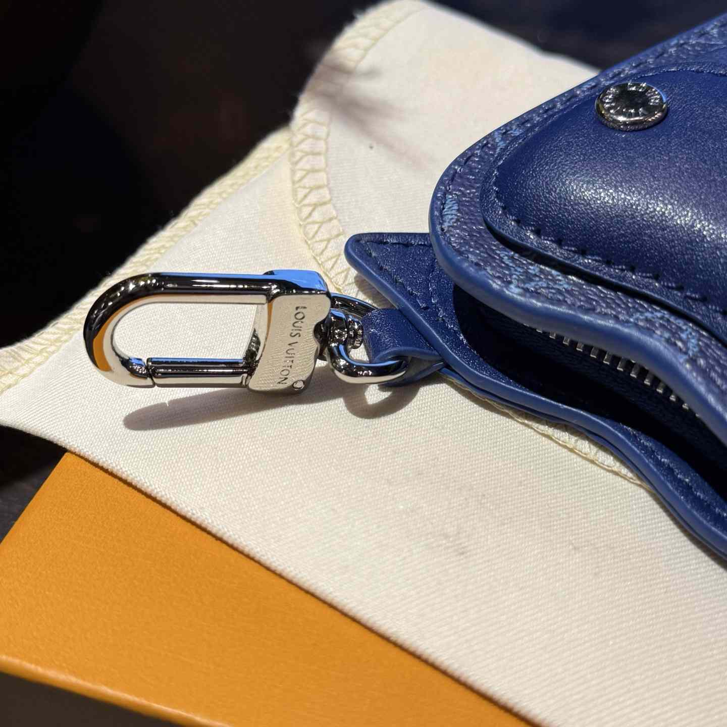 Louis Vuitton LV Owl Bag Charm S00 - DesignerGu