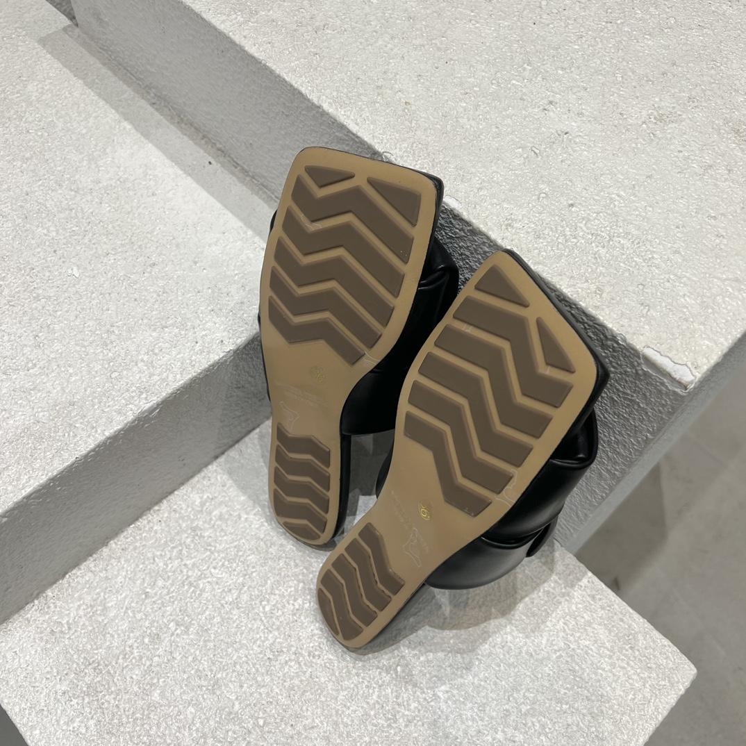 Bottega Veneta Flat Mule Sandals - DesignerGu