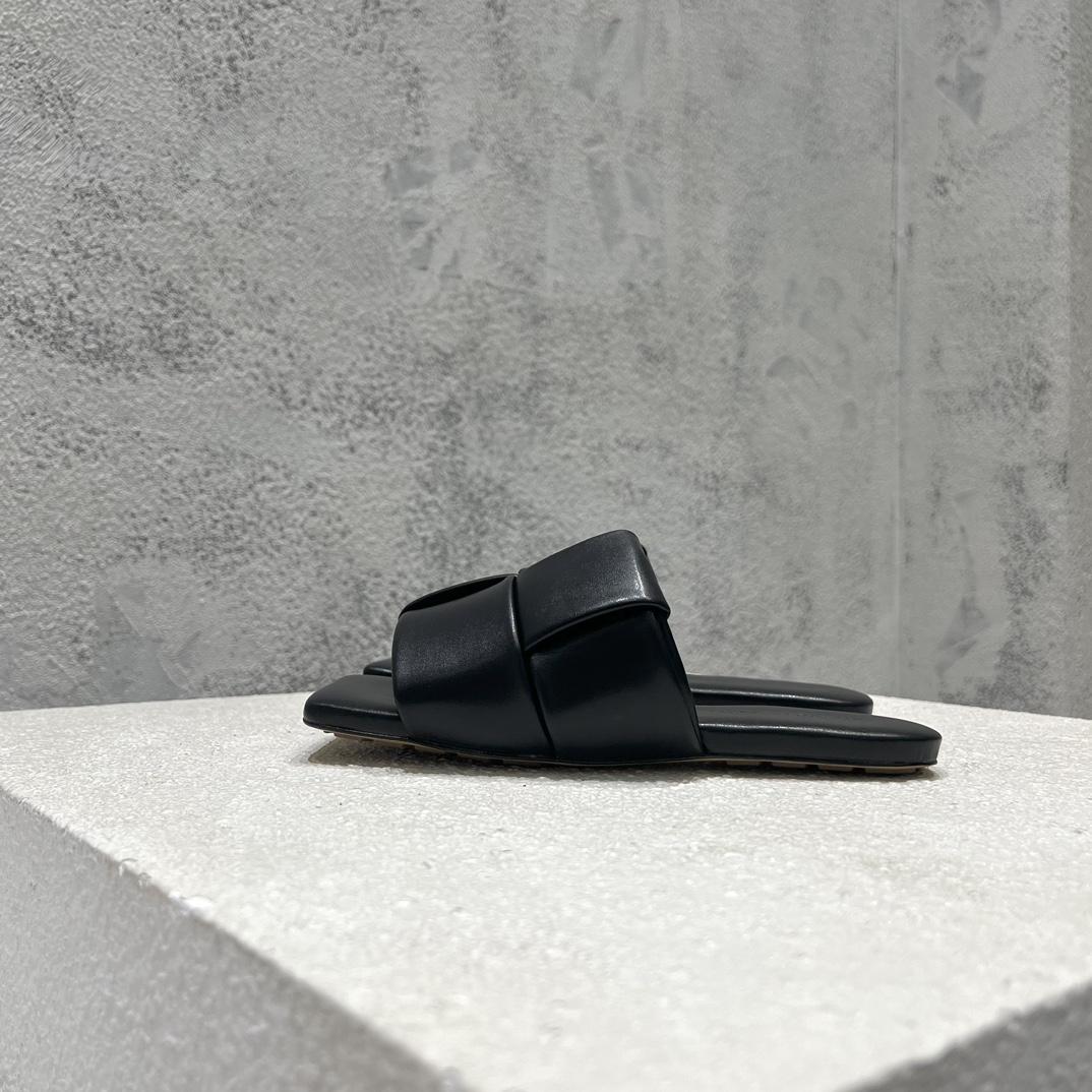 Bottega Veneta Flat Mule Sandals - DesignerGu