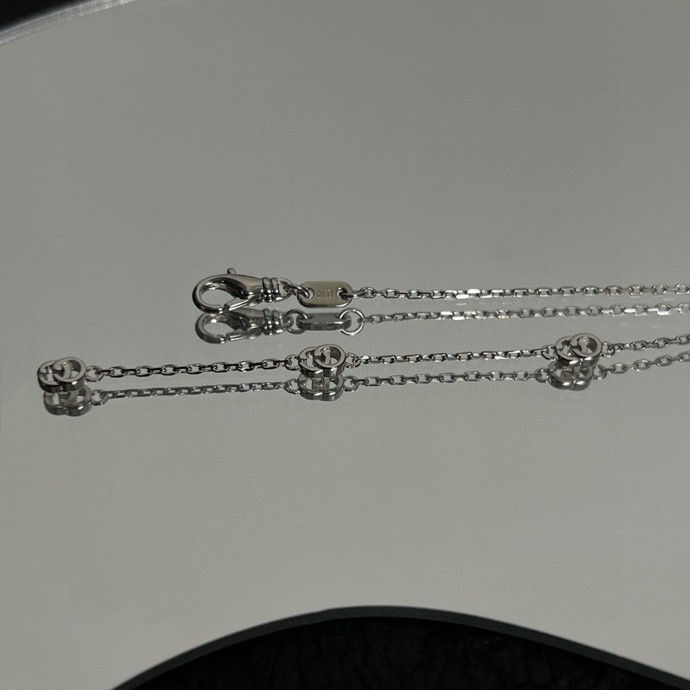 Gucci GG Marmont Pendant Necklace - DesignerGu