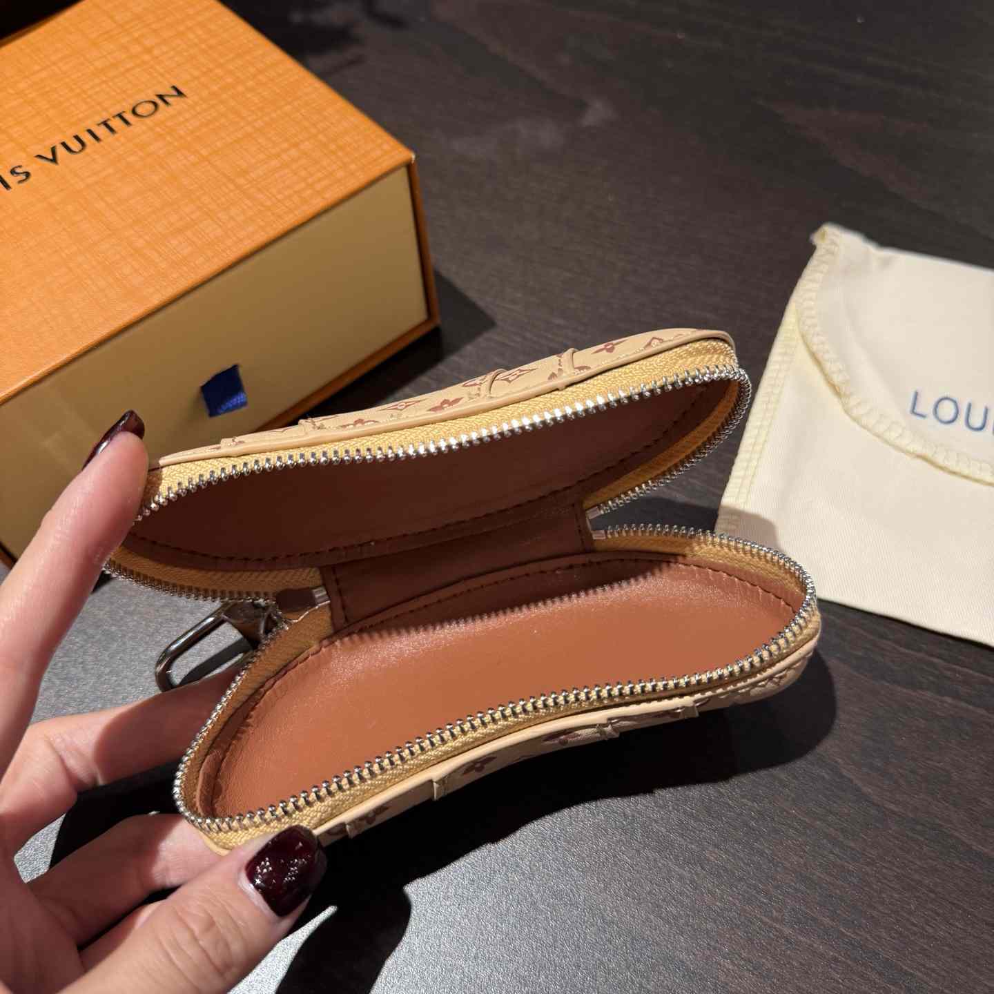 Louis Vuitton LV Croissant Bag Charm    M01858 - DesignerGu