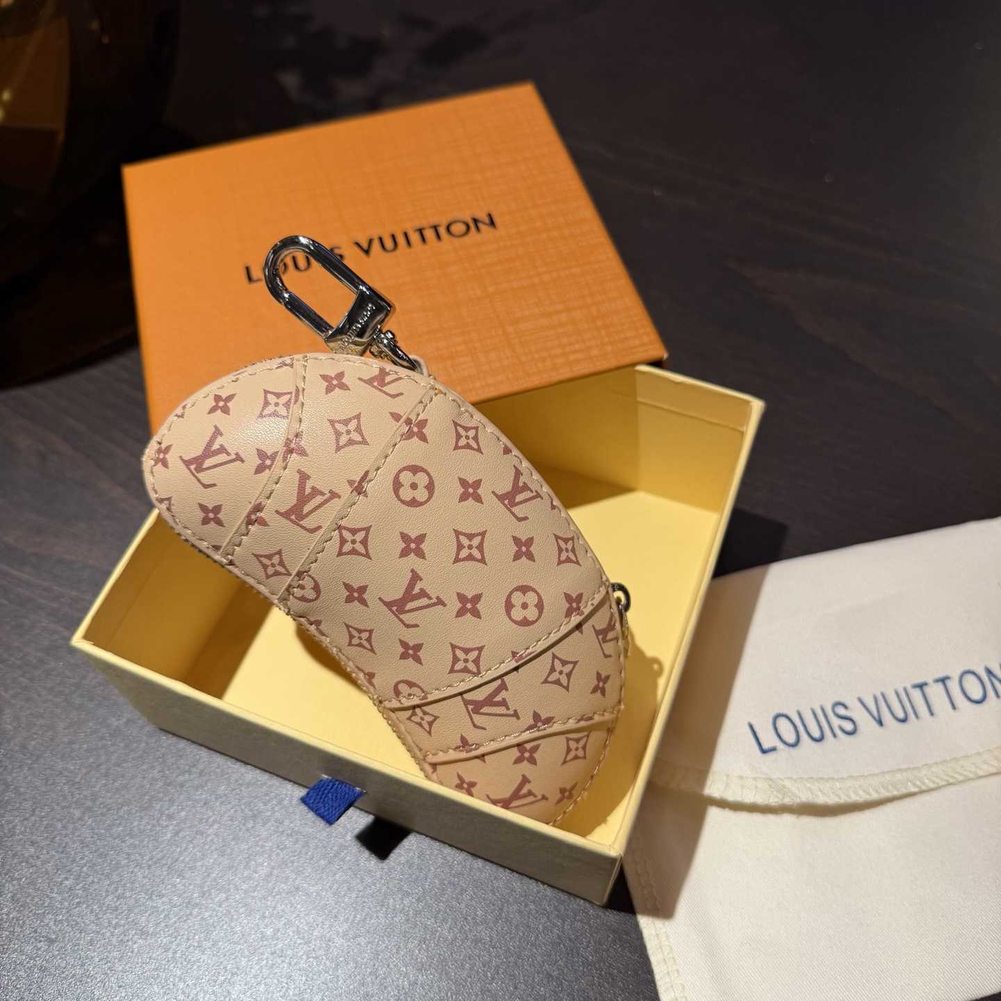 Louis Vuitton LV Croissant Bag Charm    M01858 - DesignerGu