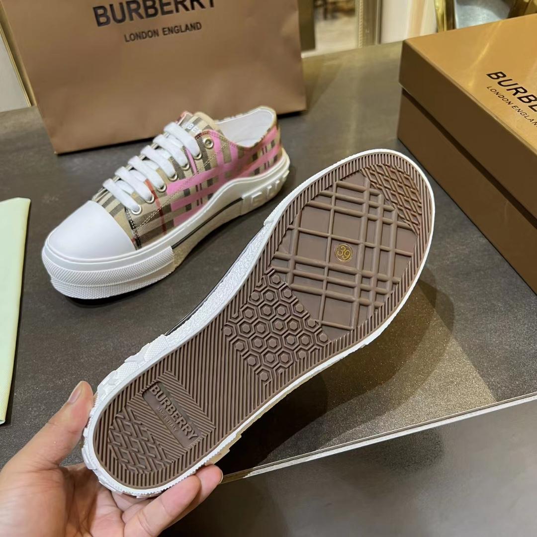 Burberry Low Top Sneaker - DesignerGu