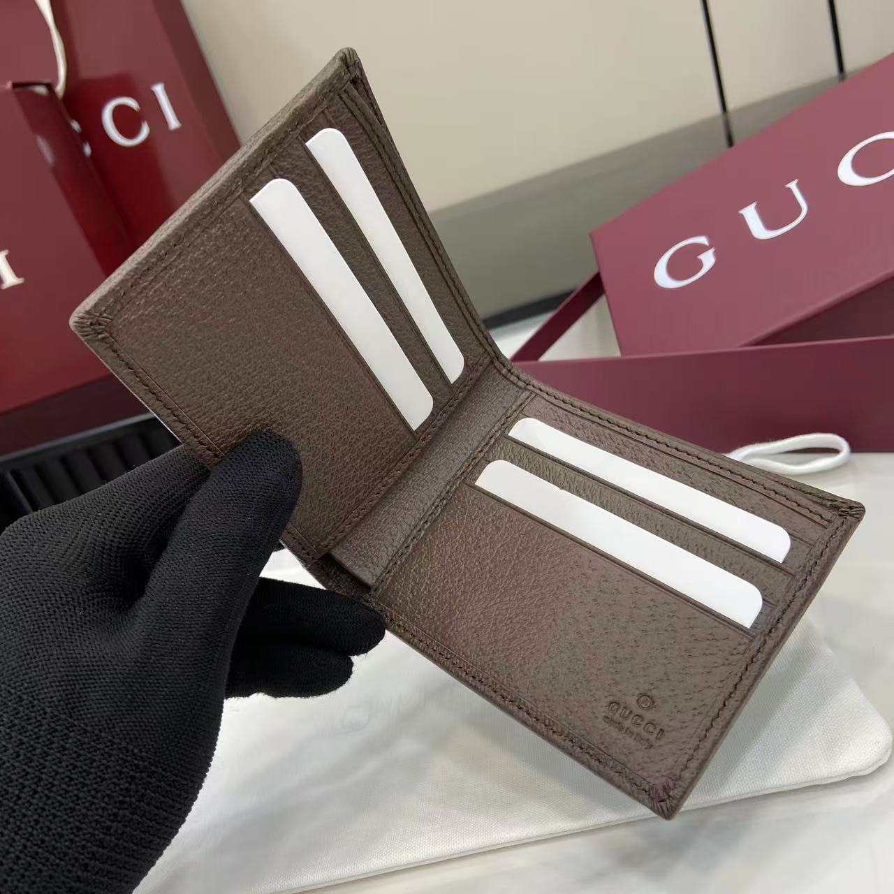 Gucci GG Bi-fold Wallet - DesignerGu