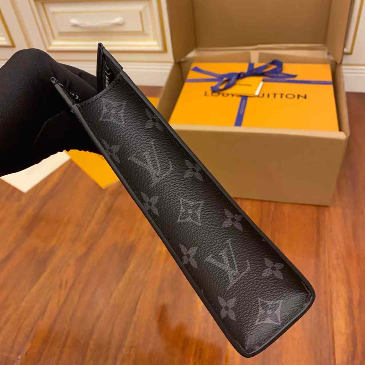 Louis Vuitton Pochette Voyage MM (27x21x3CM)   M69535 - DesignerGu