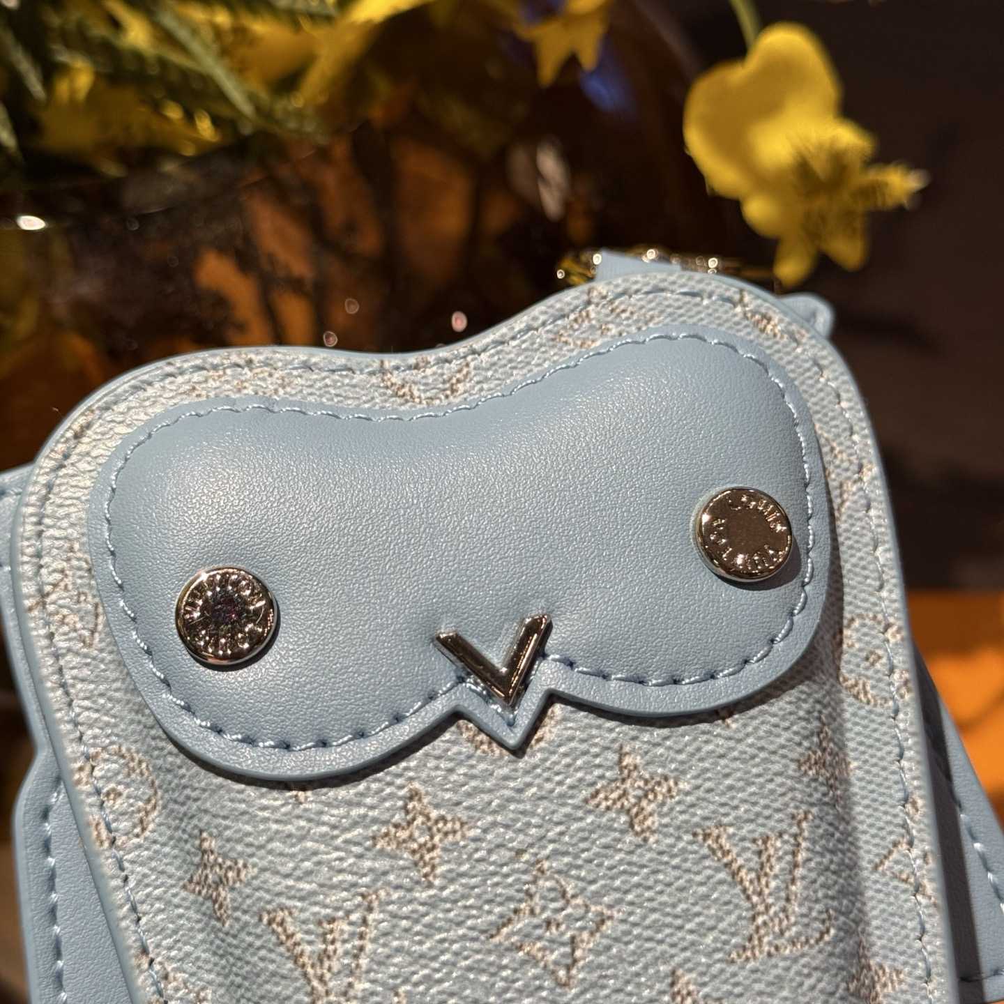Louis Vuitton LV Owl Bag Charm S00 - DesignerGu