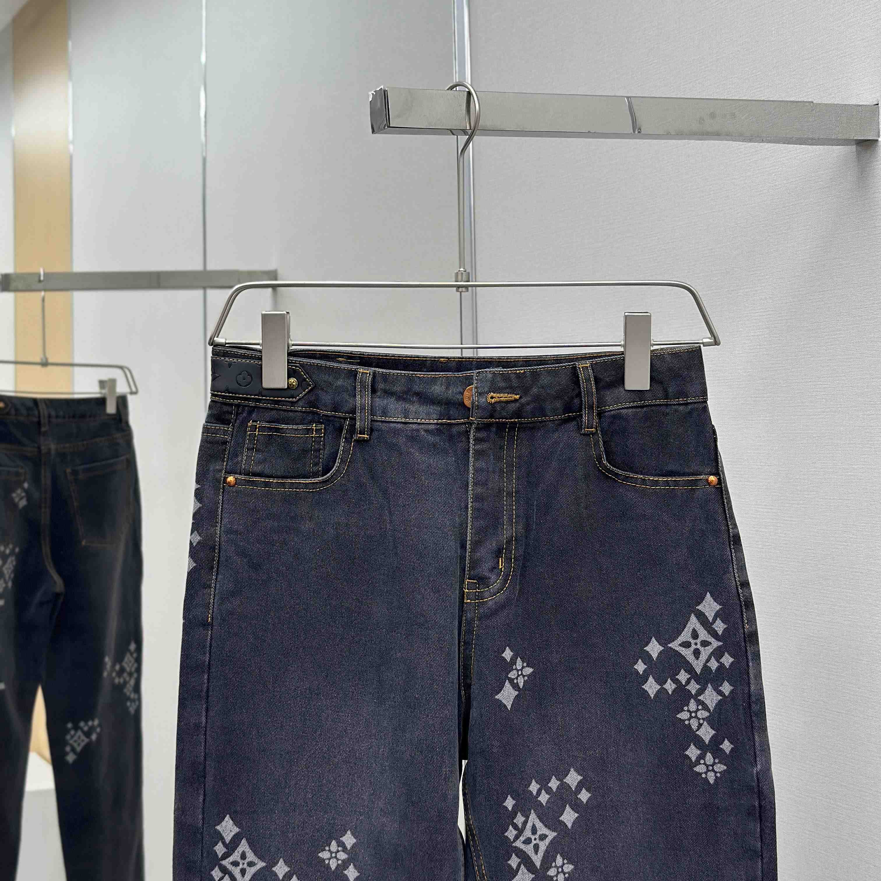 Louis Vuitton Jeans - DesignerGu