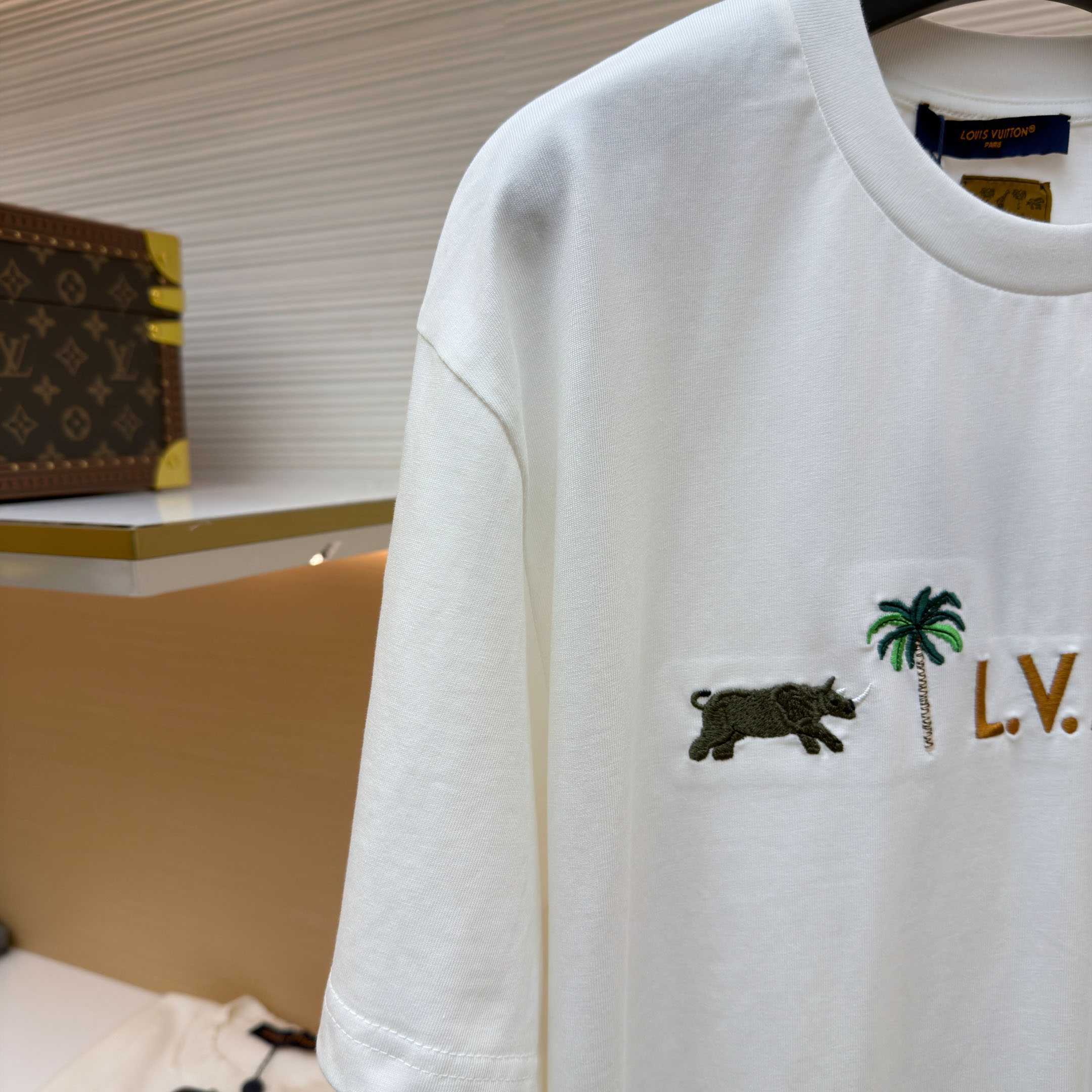 Louis Vuitton x The Darjeeling Limited Embroidered Short-Sleeved Crewneck 1AJVQO - DesignerGu