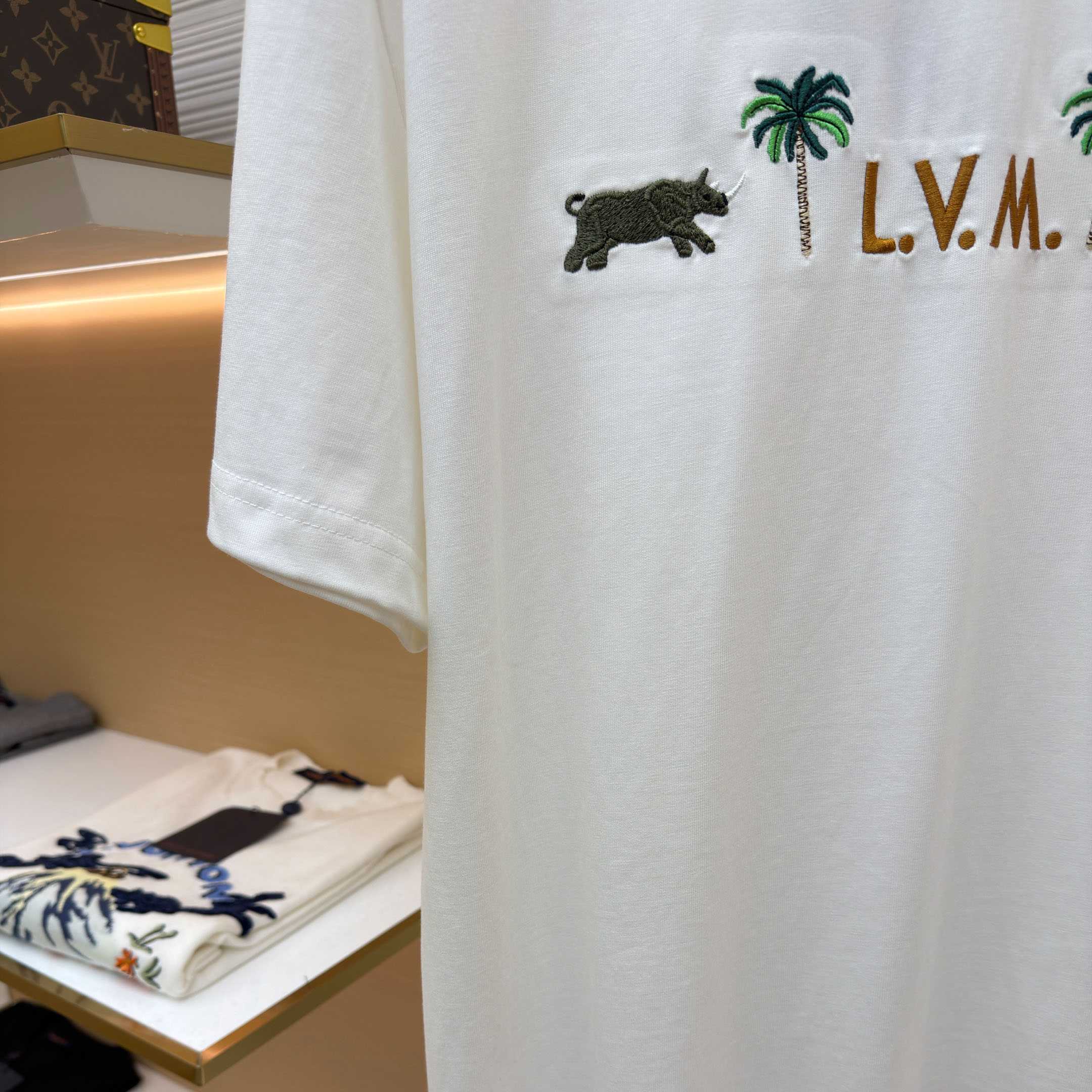 Louis Vuitton x The Darjeeling Limited Embroidered Short-Sleeved Crewneck 1AJVQO - DesignerGu