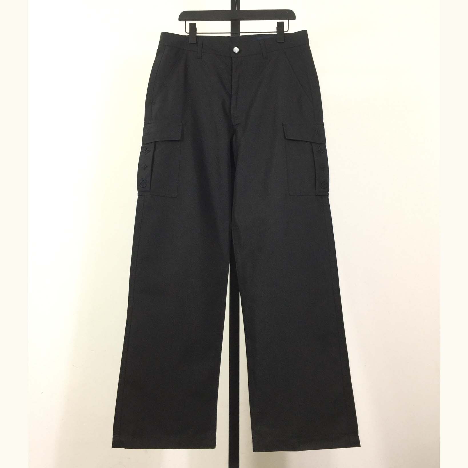 Louis Vuitton Signature Cargo Pants - DesignerGu