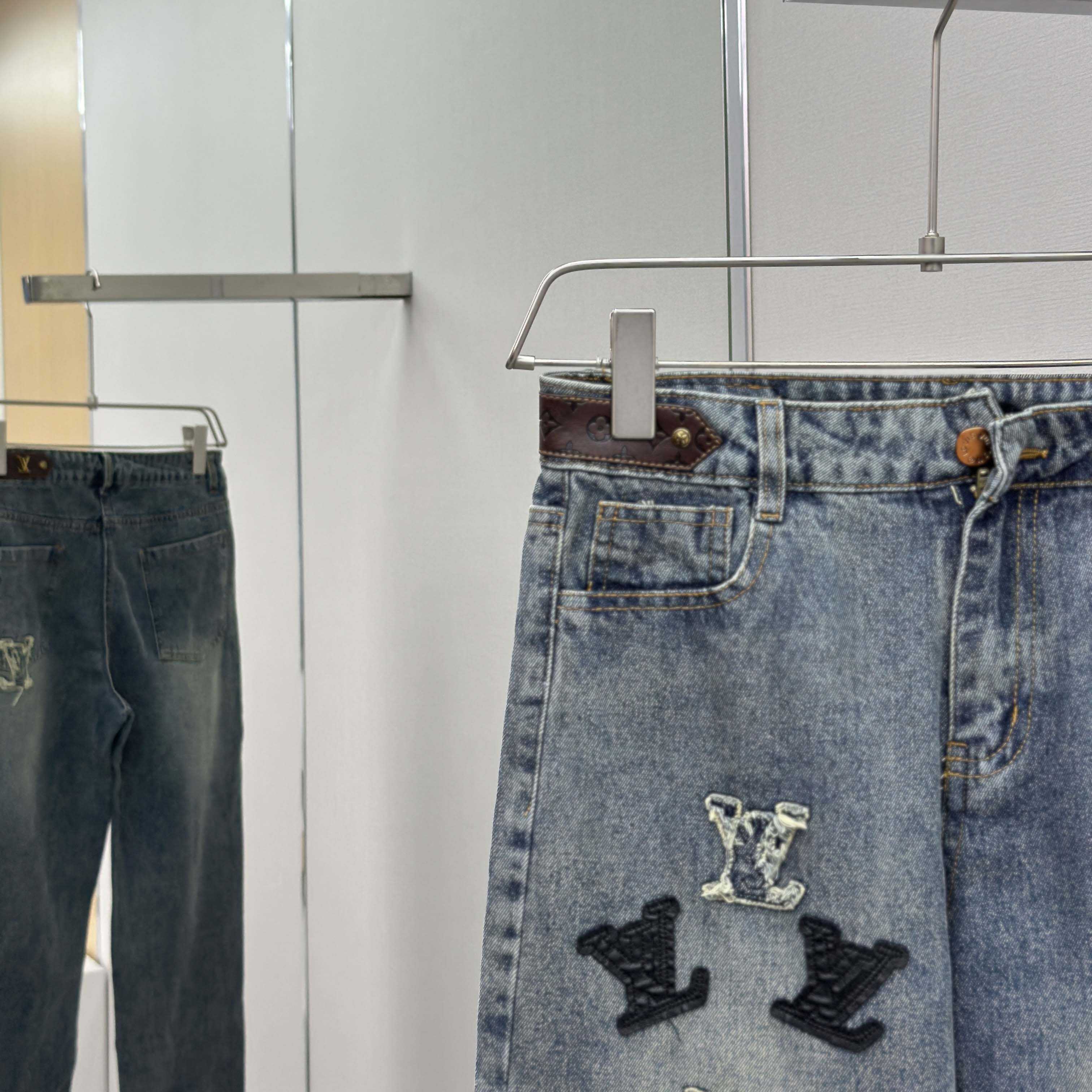 Louis Vuitton Jeans - DesignerGu