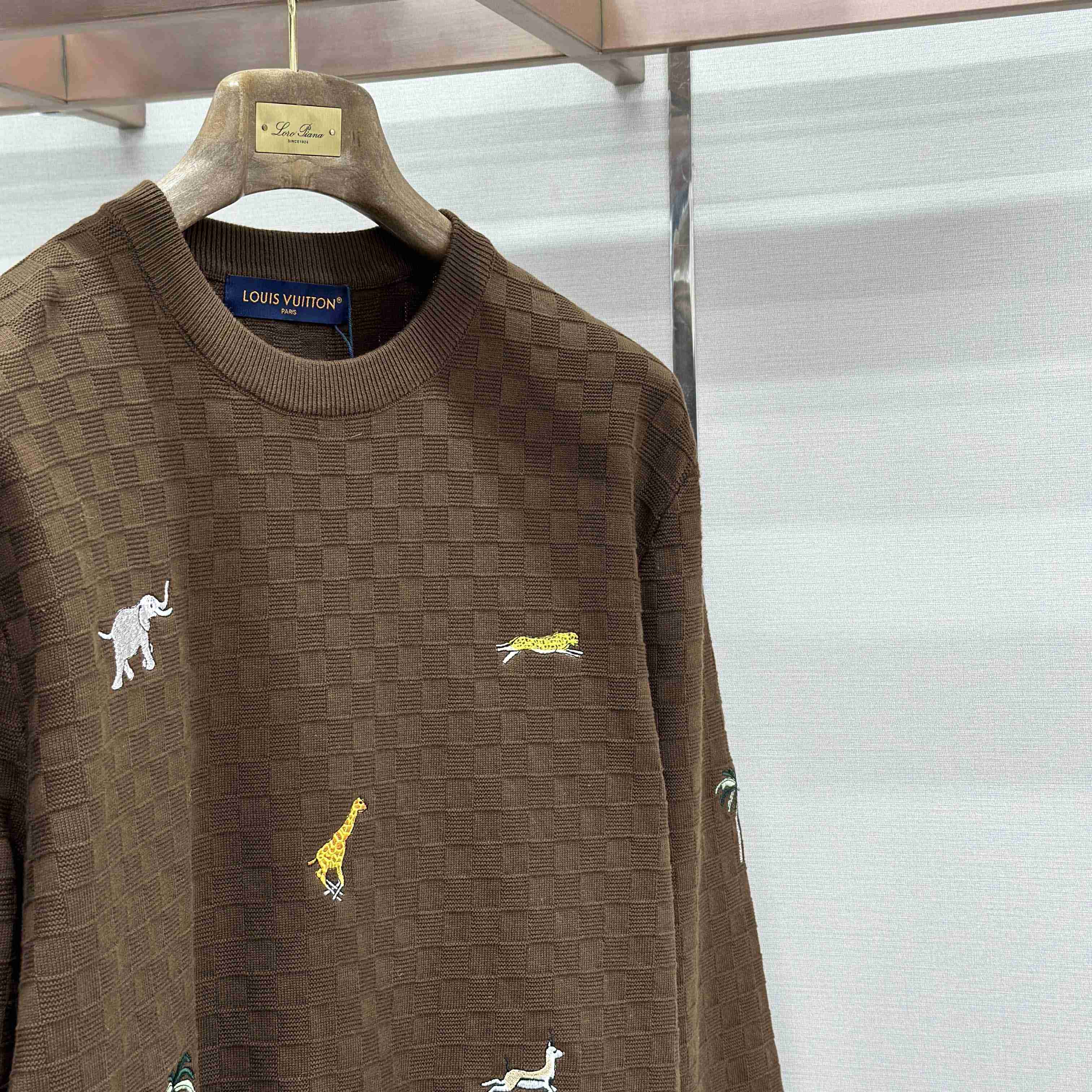 Louis Vuitton LV x The The Darjeeling Limited Embroidered Long-Sleeved Crewneck    1AJTYG - DesignerGu