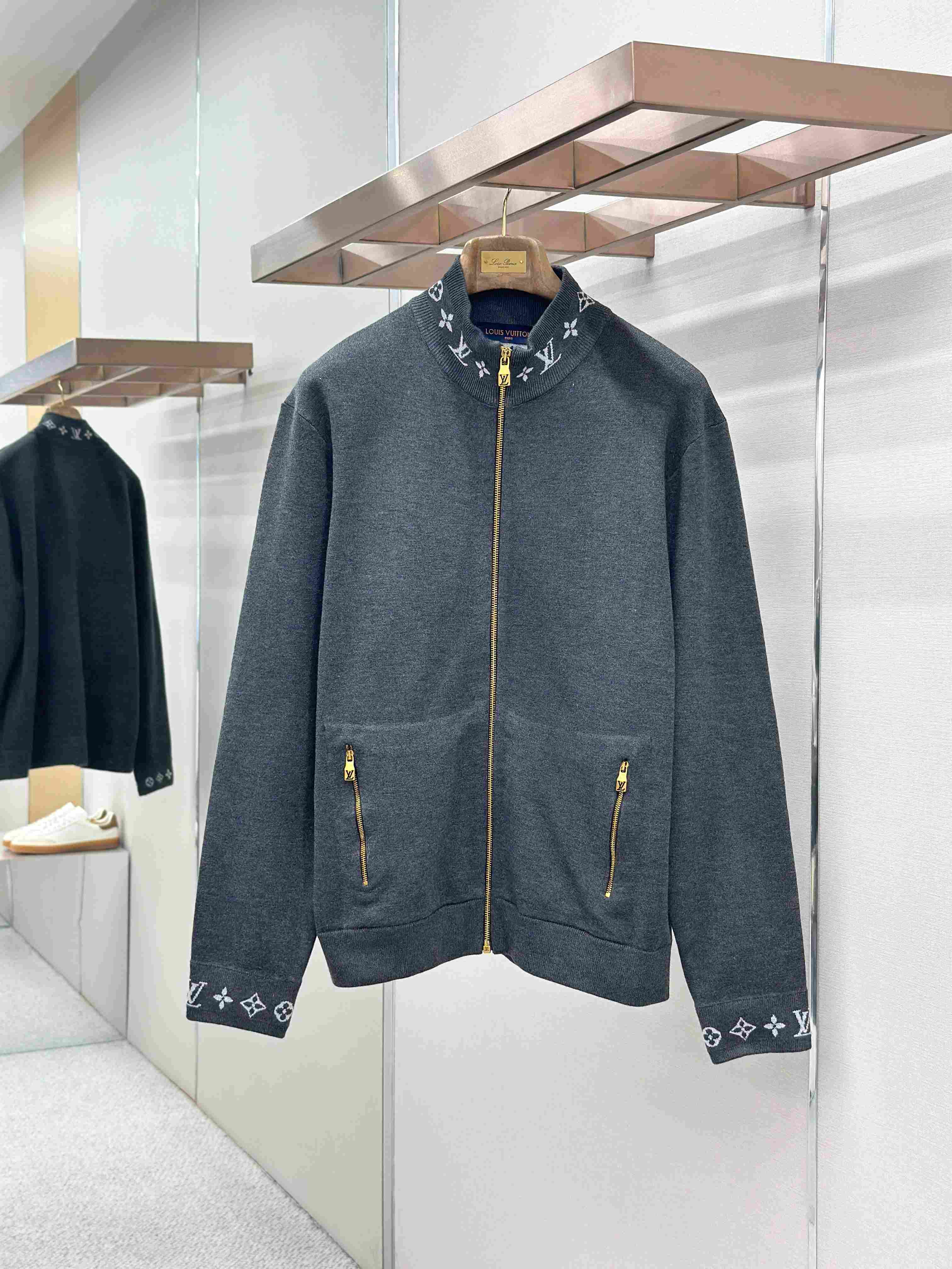 Louis Vuitton Zippered Fleece Blouson    1AJTU2 - DesignerGu