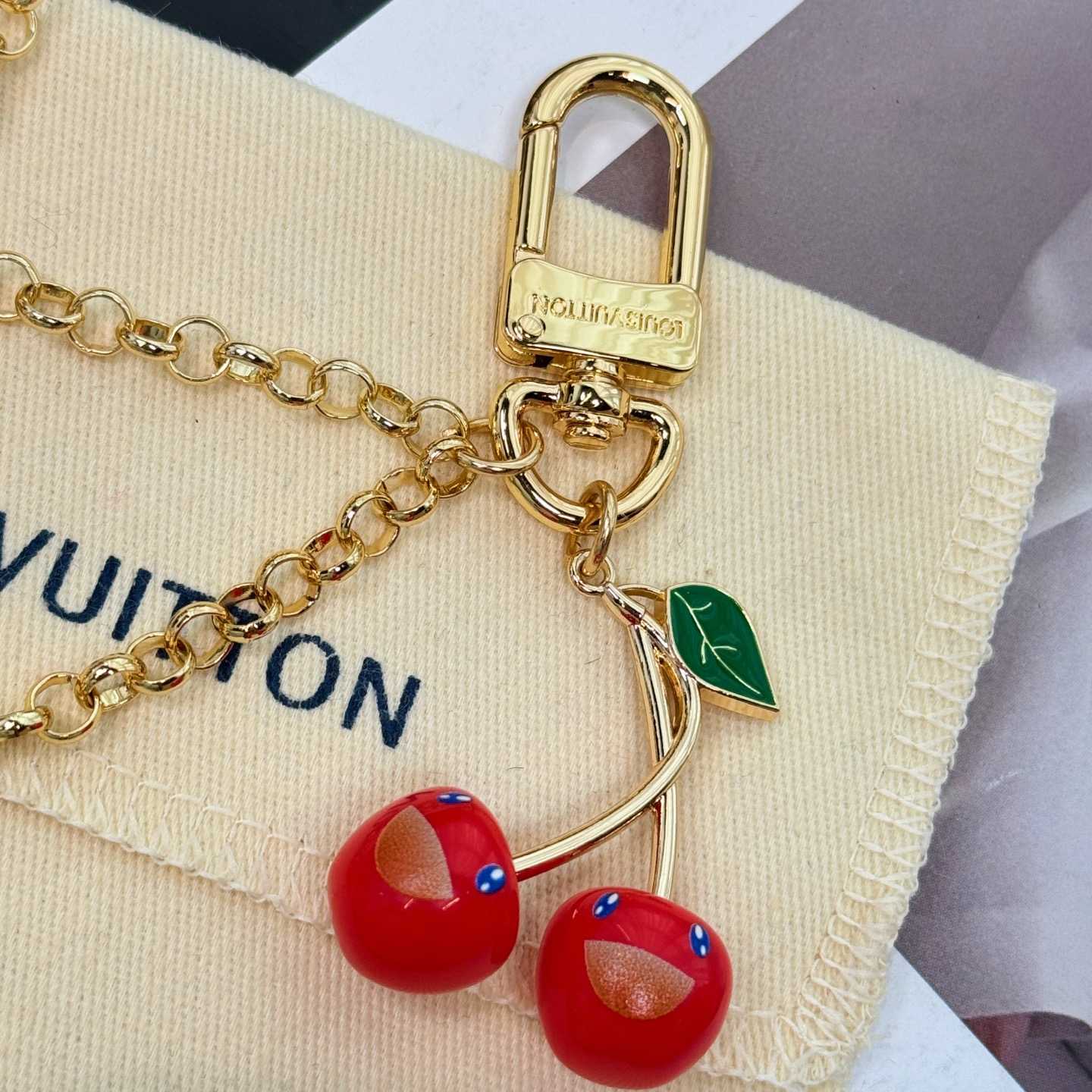 Louis Vuitton LV x TM Cerise Bag Chain S00   M02598 - DesignerGu