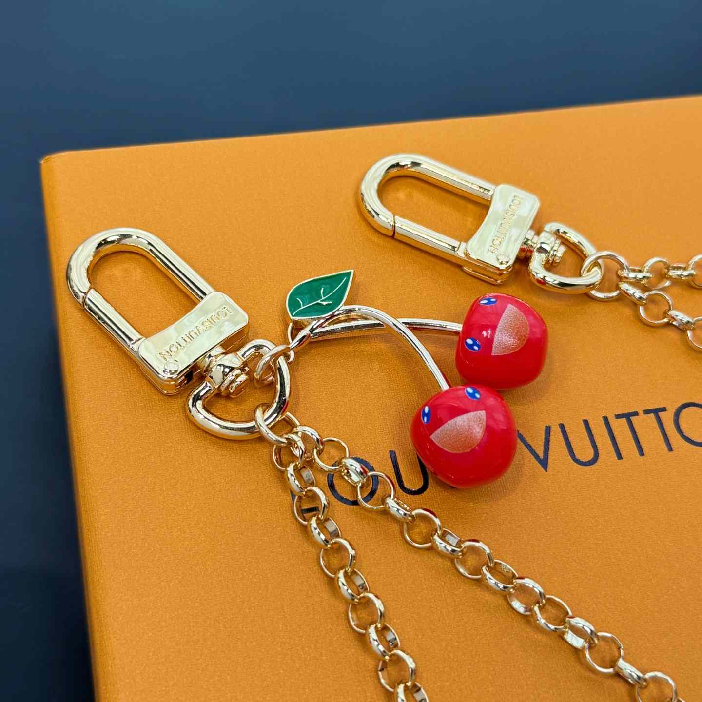 Louis Vuitton LV x TM Cerise Bag Chain S00   M02598 - DesignerGu