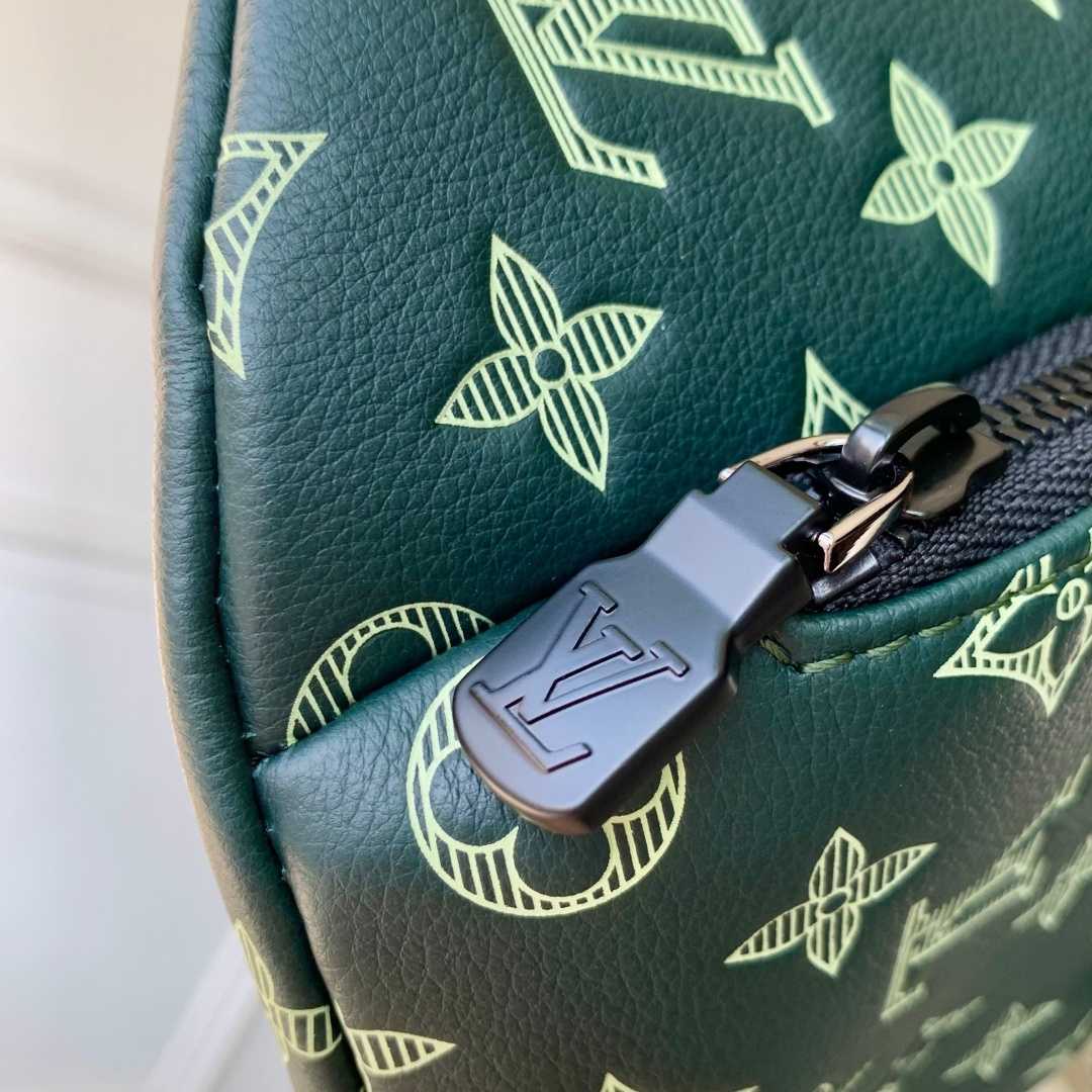 Louis Vuitton Rush Bumbag Monogram Shadow   M27153 - DesignerGu