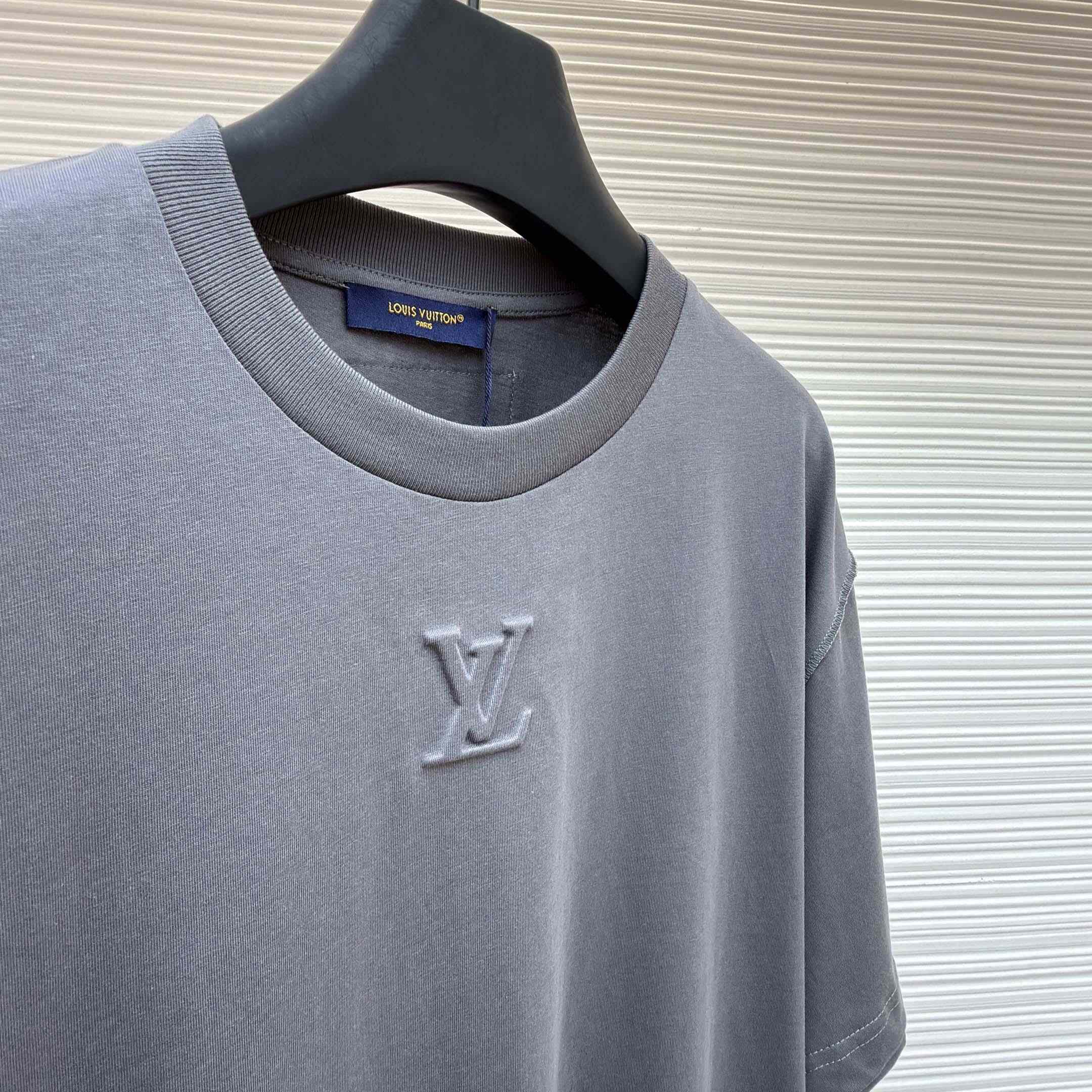 Louis Vuitton Embossed LV T-Shirt   1AGIJ2 - DesignerGu