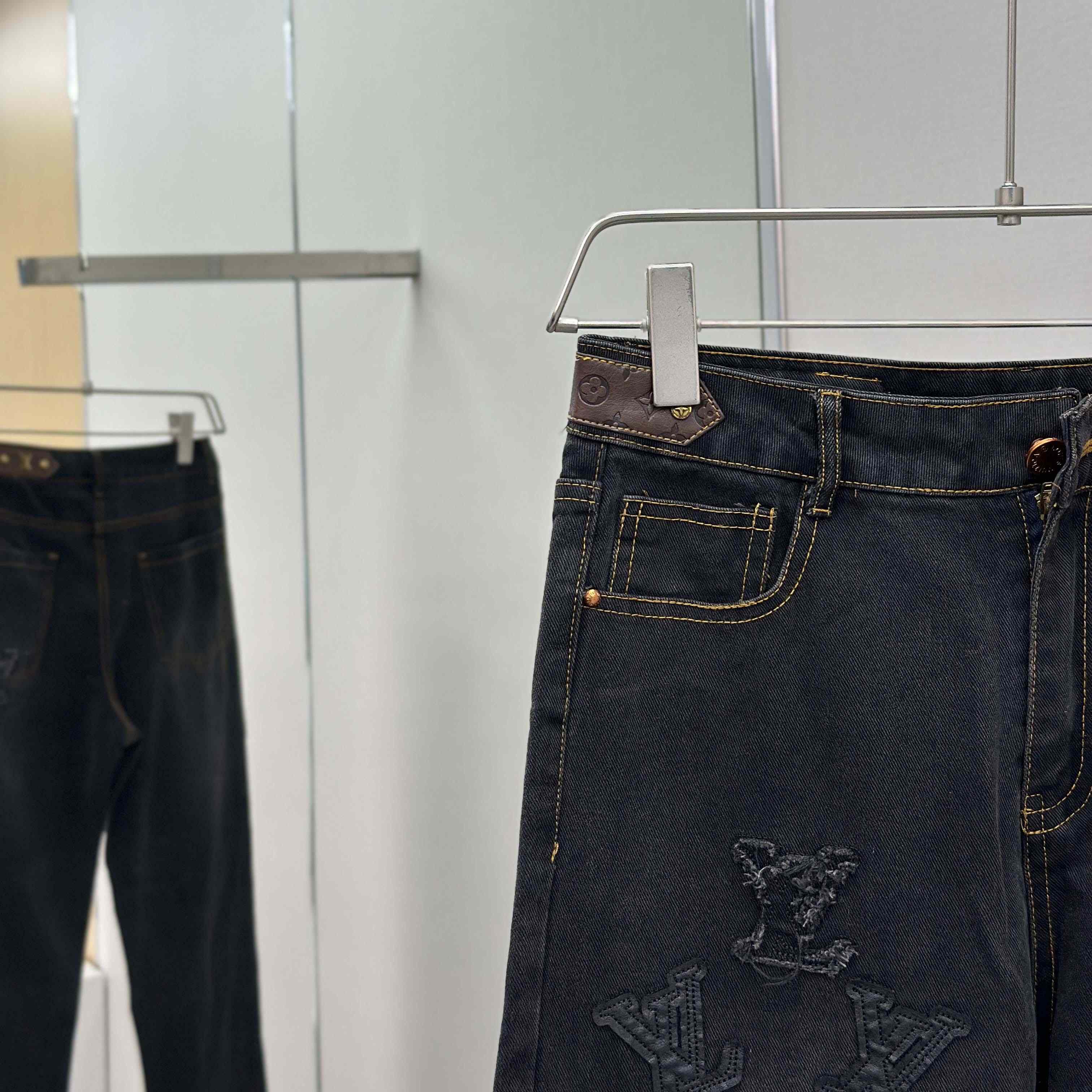 Louis Vuitton Jeans - DesignerGu