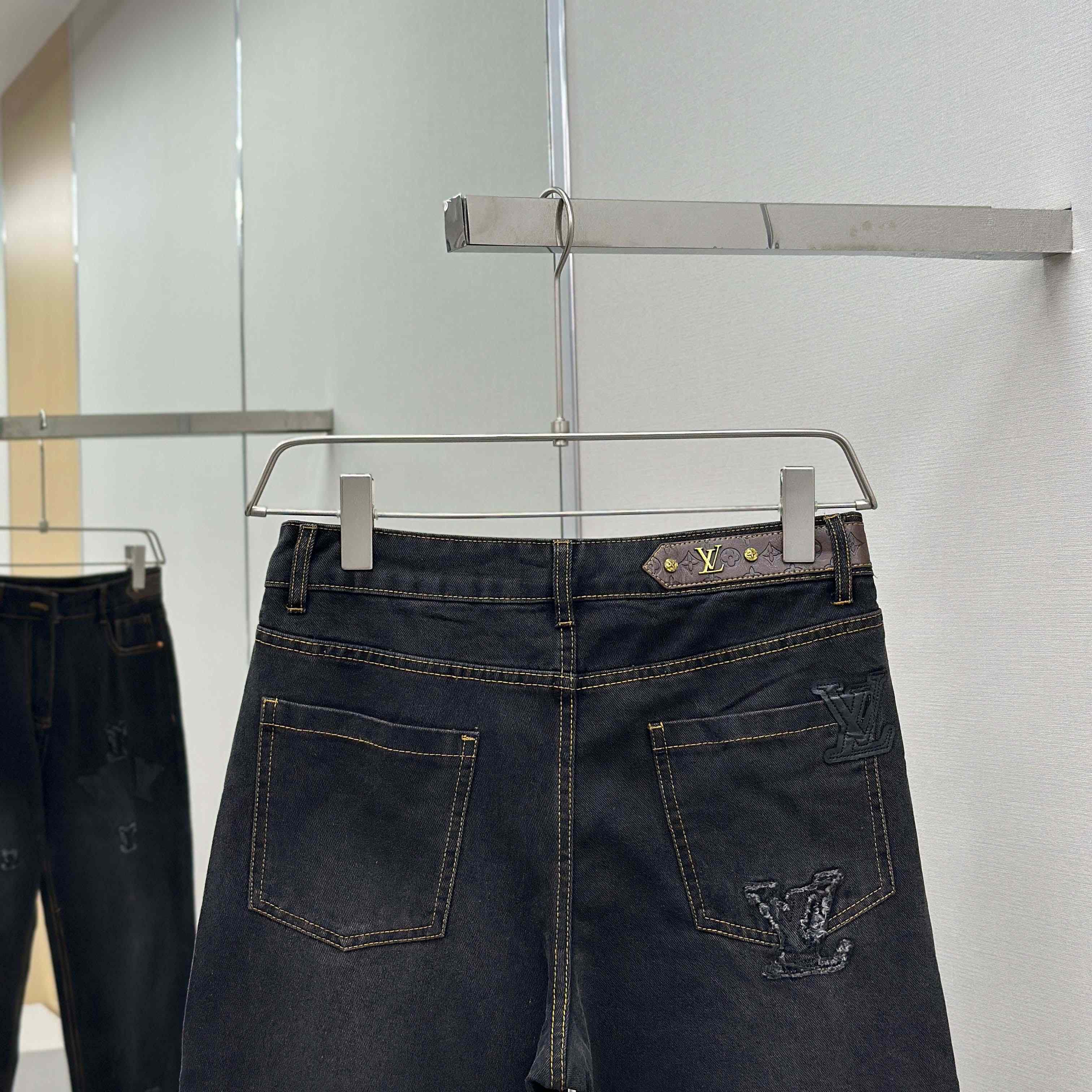 Louis Vuitton Jeans - DesignerGu