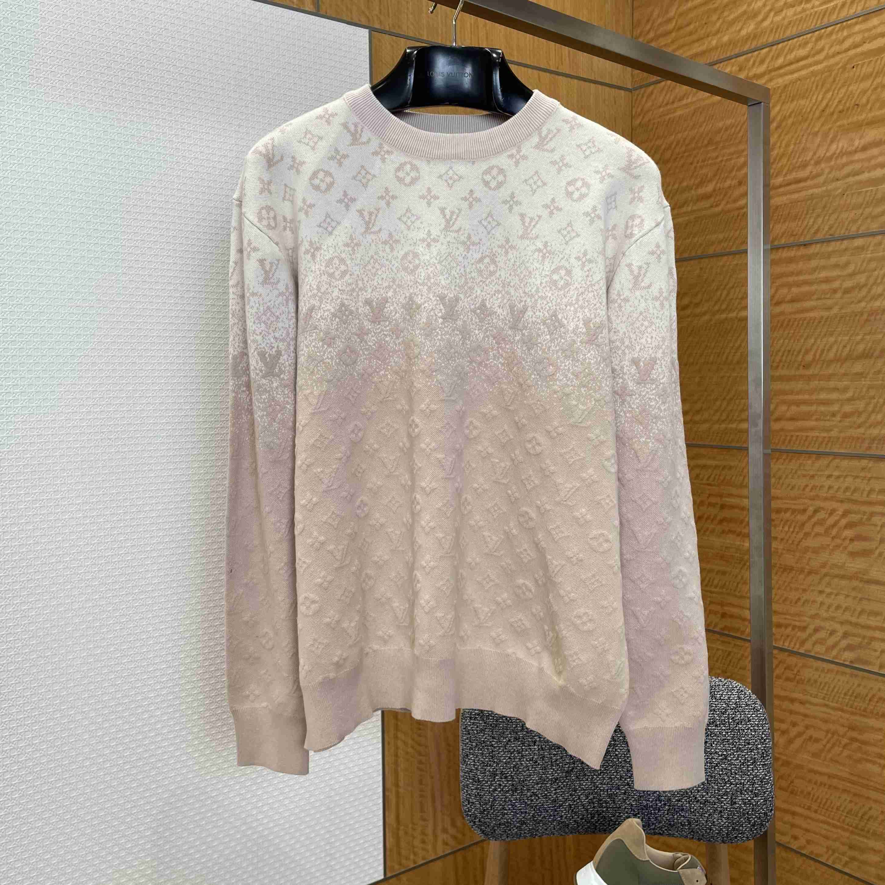 Louis Vuitton Monogram Long-Sleeved Crewneck 1AJTXA - DesignerGu