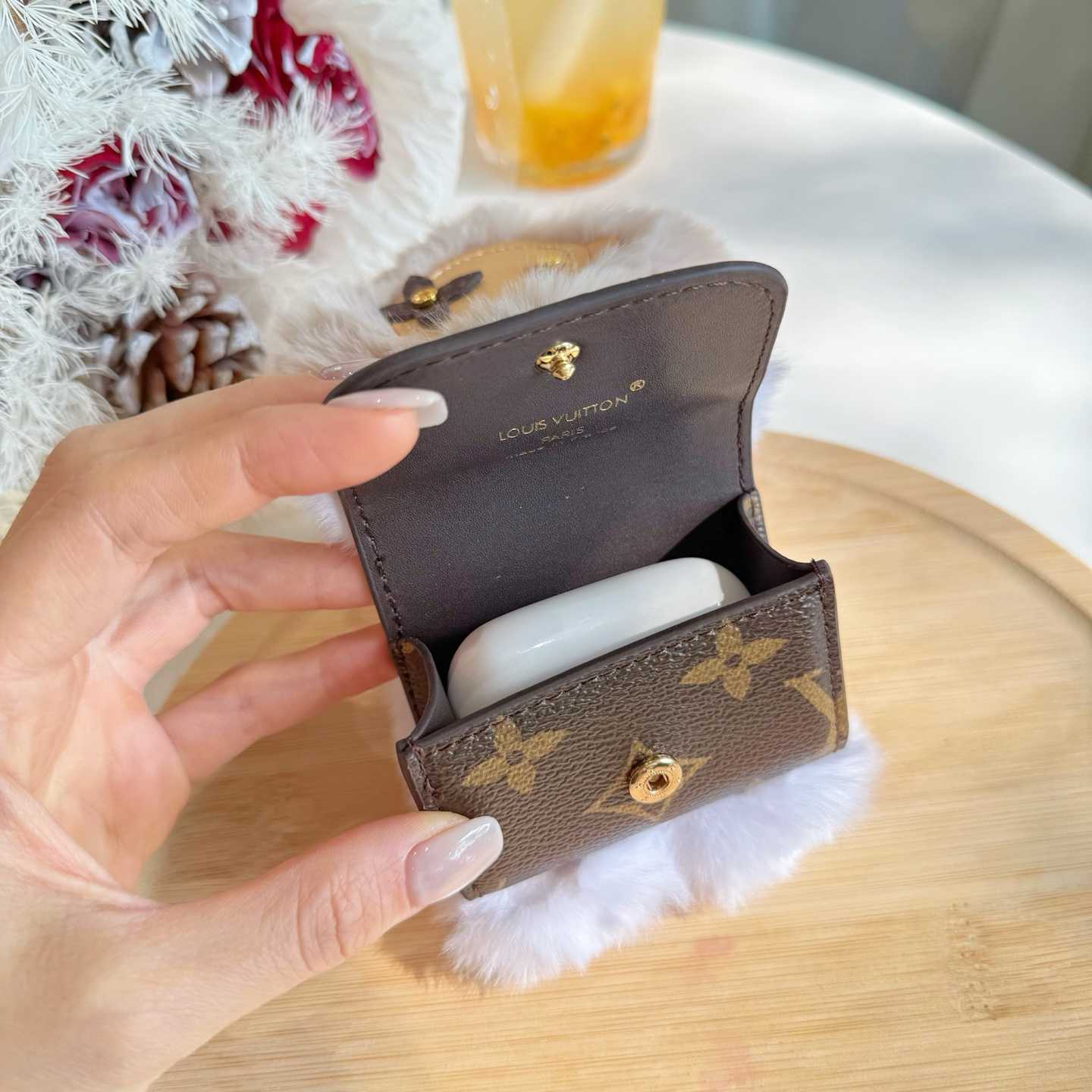 Louis Vuitton Vivienne Bag Charm S00 - DesignerGu