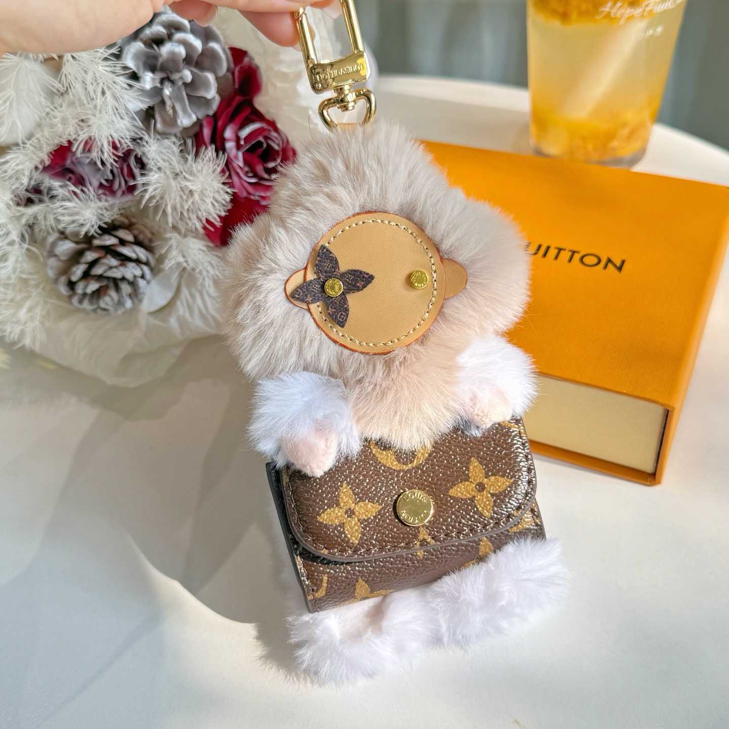 Louis Vuitton Vivienne Bag Charm S00 - DesignerGu