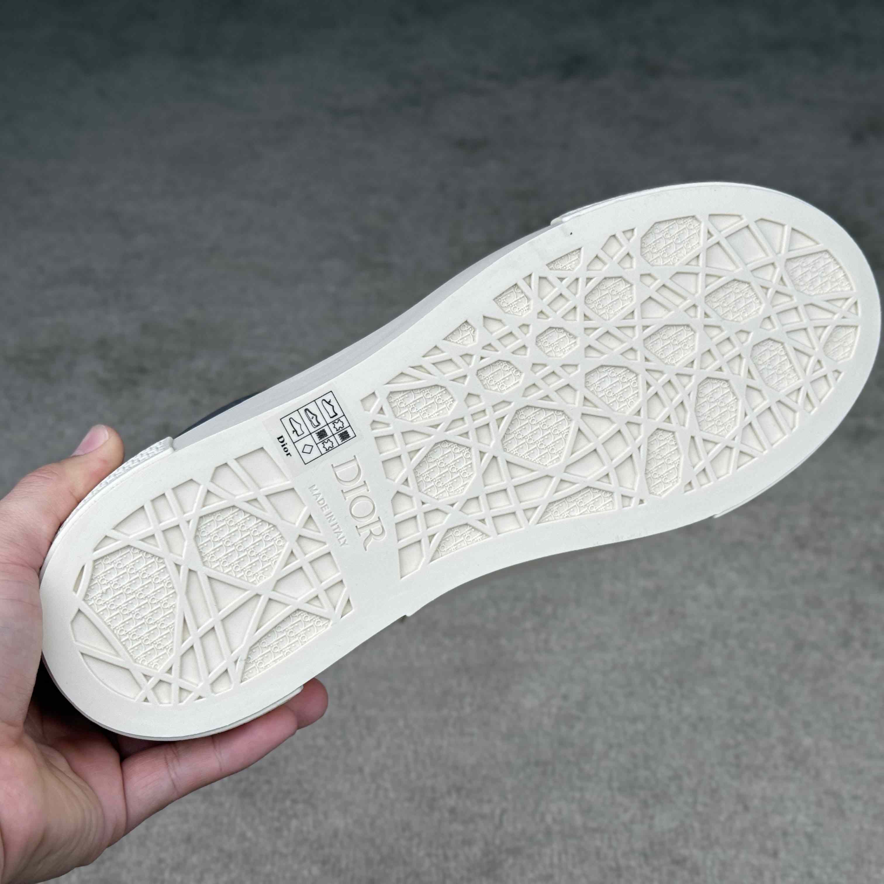 Dior B33 Spin Sneaker  - DesignerGu